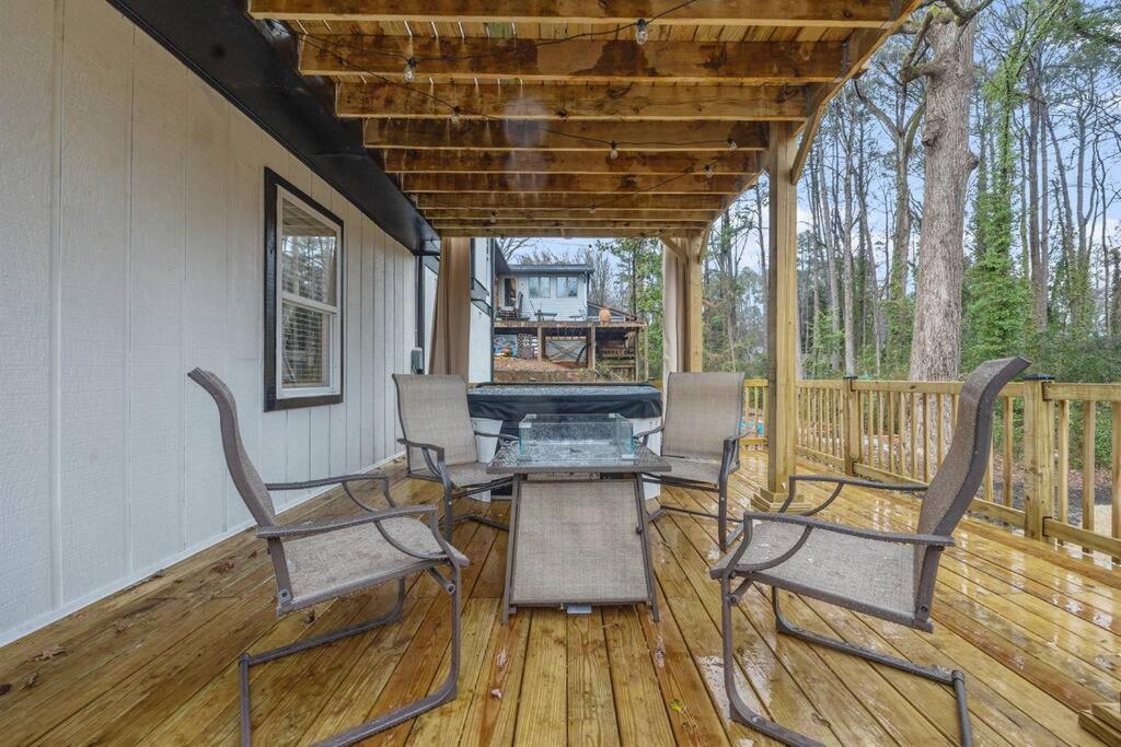 *The 4Seasons:Themed Retreat w/Hot Tub-Pool Table* view 4