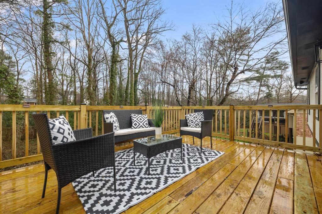 *The 4Seasons:Themed Retreat w/Hot Tub-Pool Table* view 3