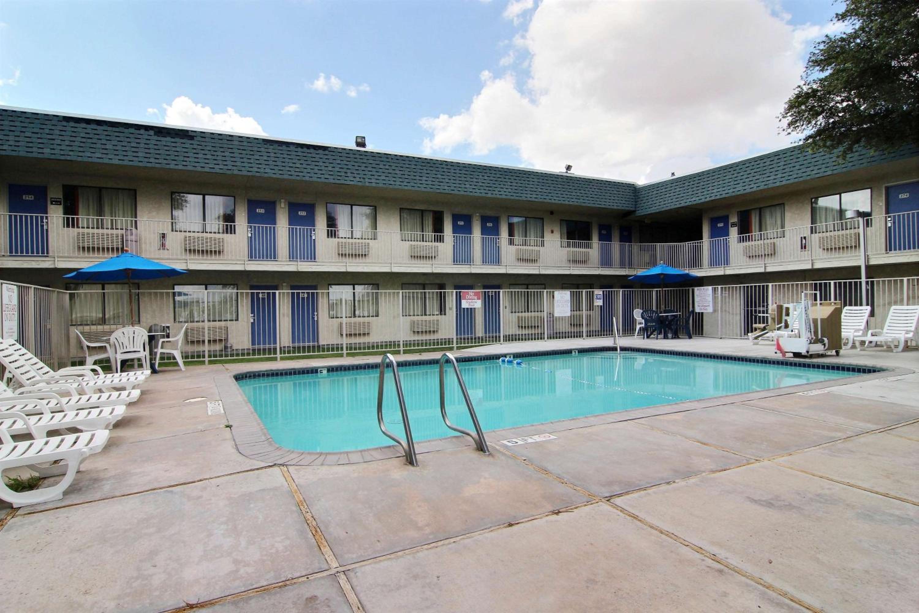 Fort Stockton Vacations - Motel 6-Fort Stockton, TX - Property Image 2