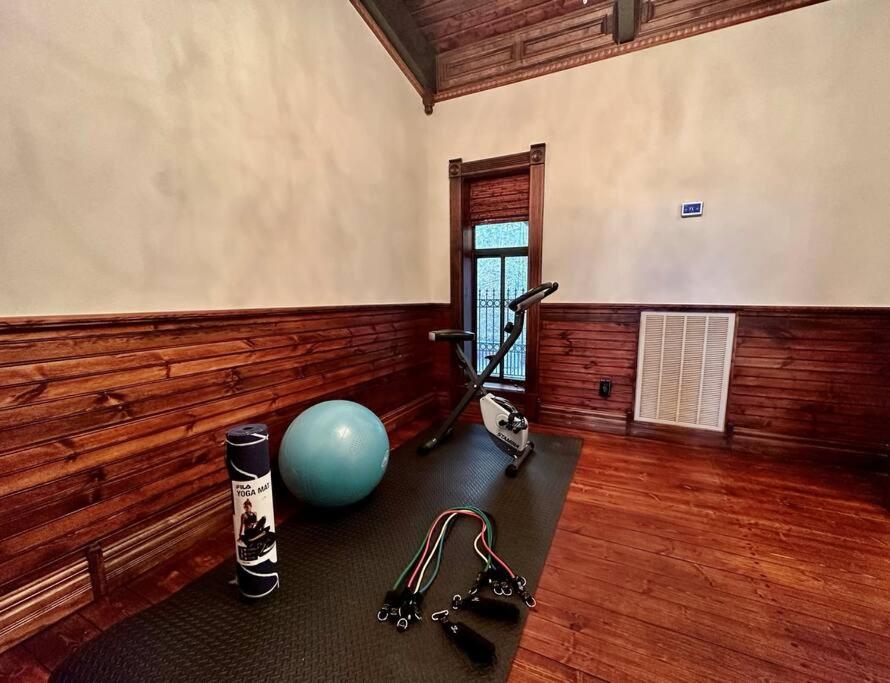 5 Bedroom Estate near Casino and downtown view 2