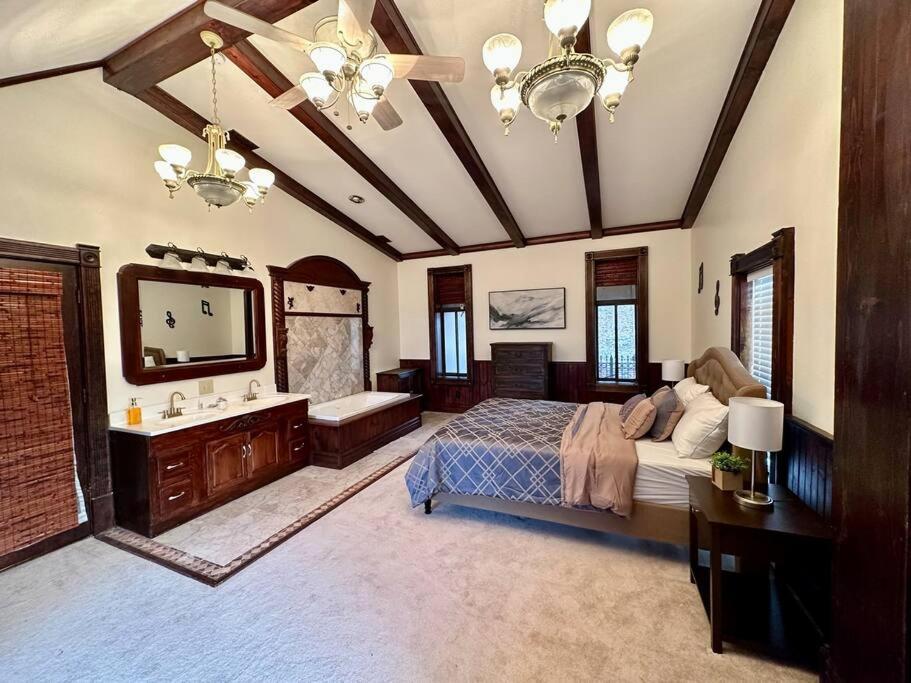 5 Bedroom Estate near Casino and downtown view 4