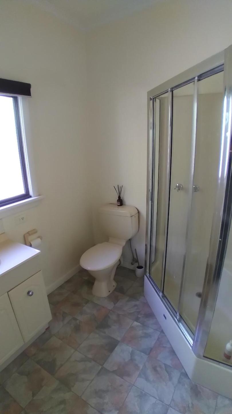 6 Beds-Whole House with 4 bedrooms -Stawell - share accommodation - 3 rooms for 5 gusts are available