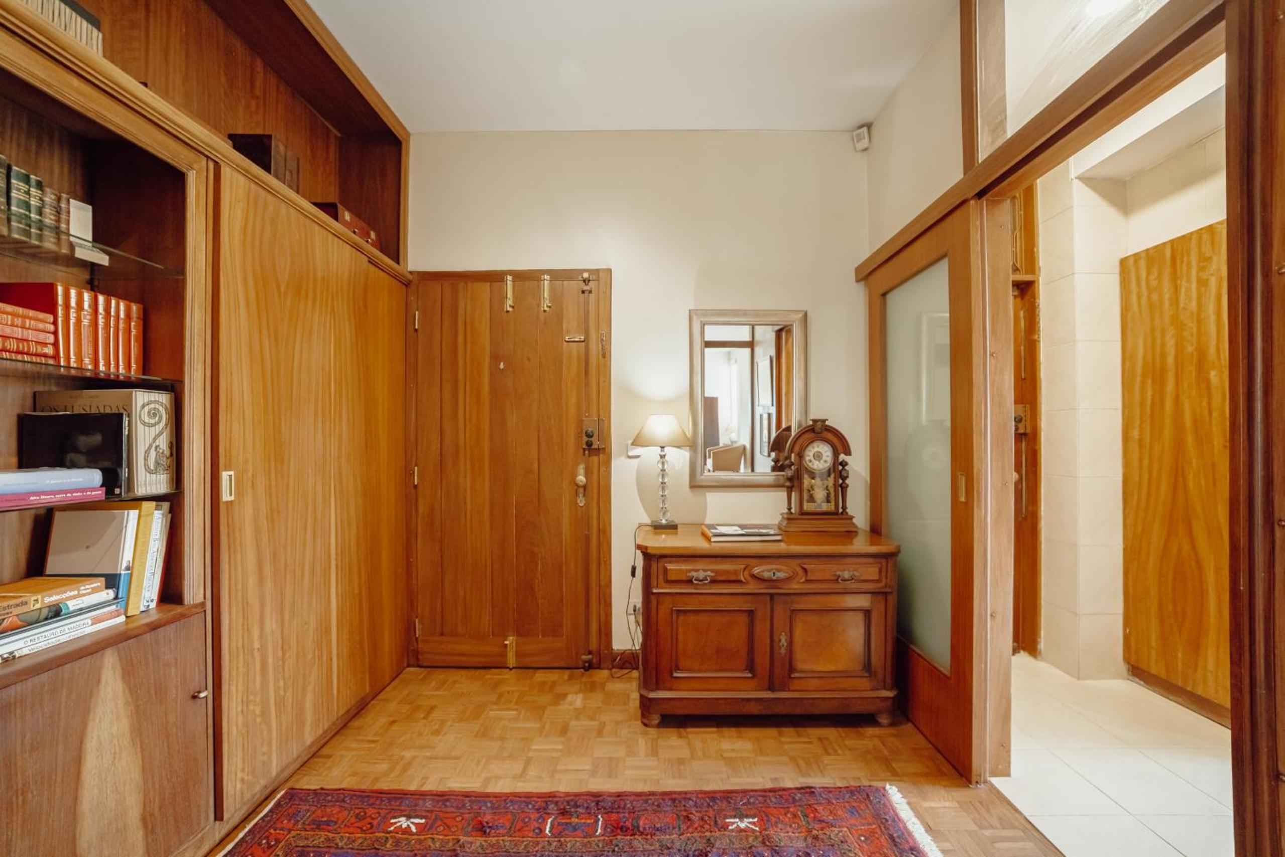 Grand Botanic Garden Apartment by Vacationy view 4