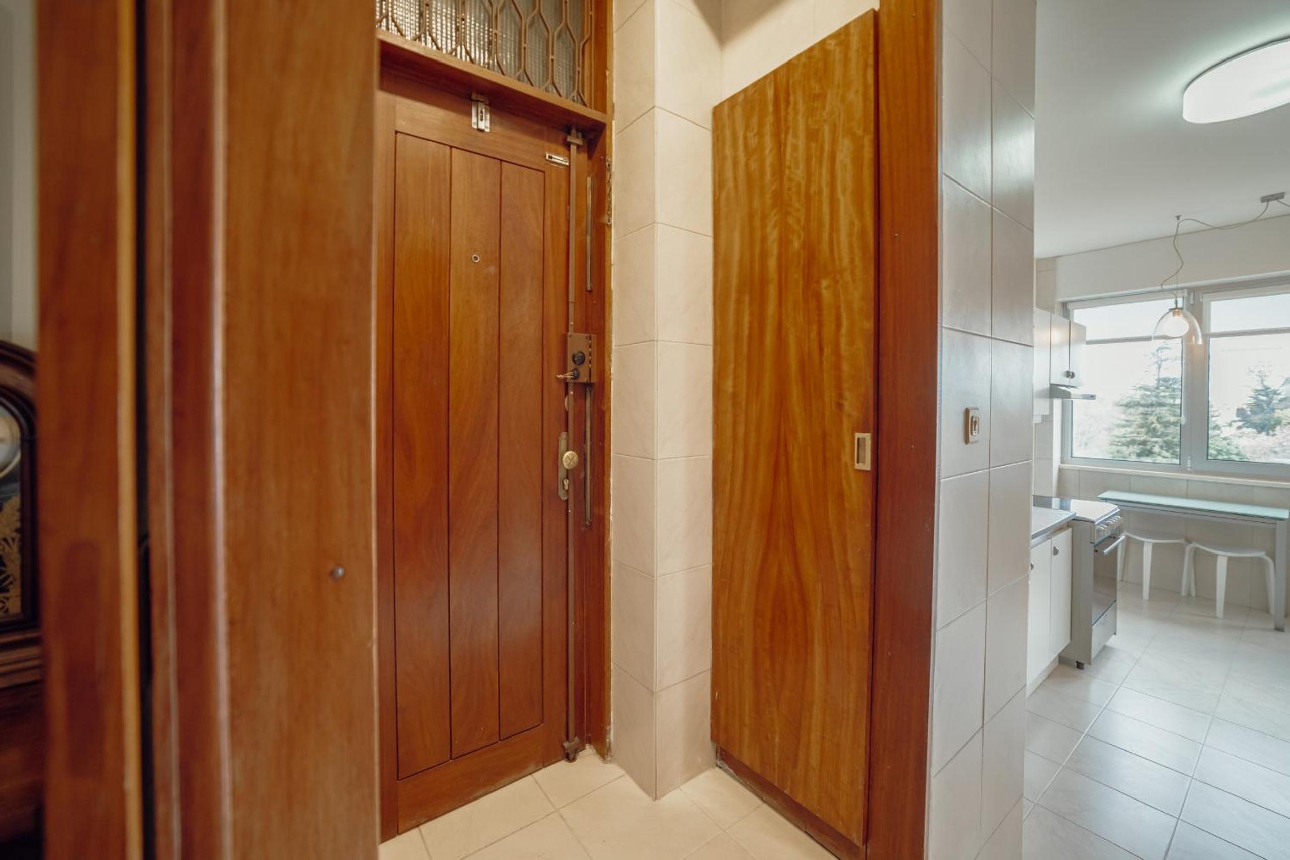 Grand Botanic Garden Apartment by Vacationy view 5