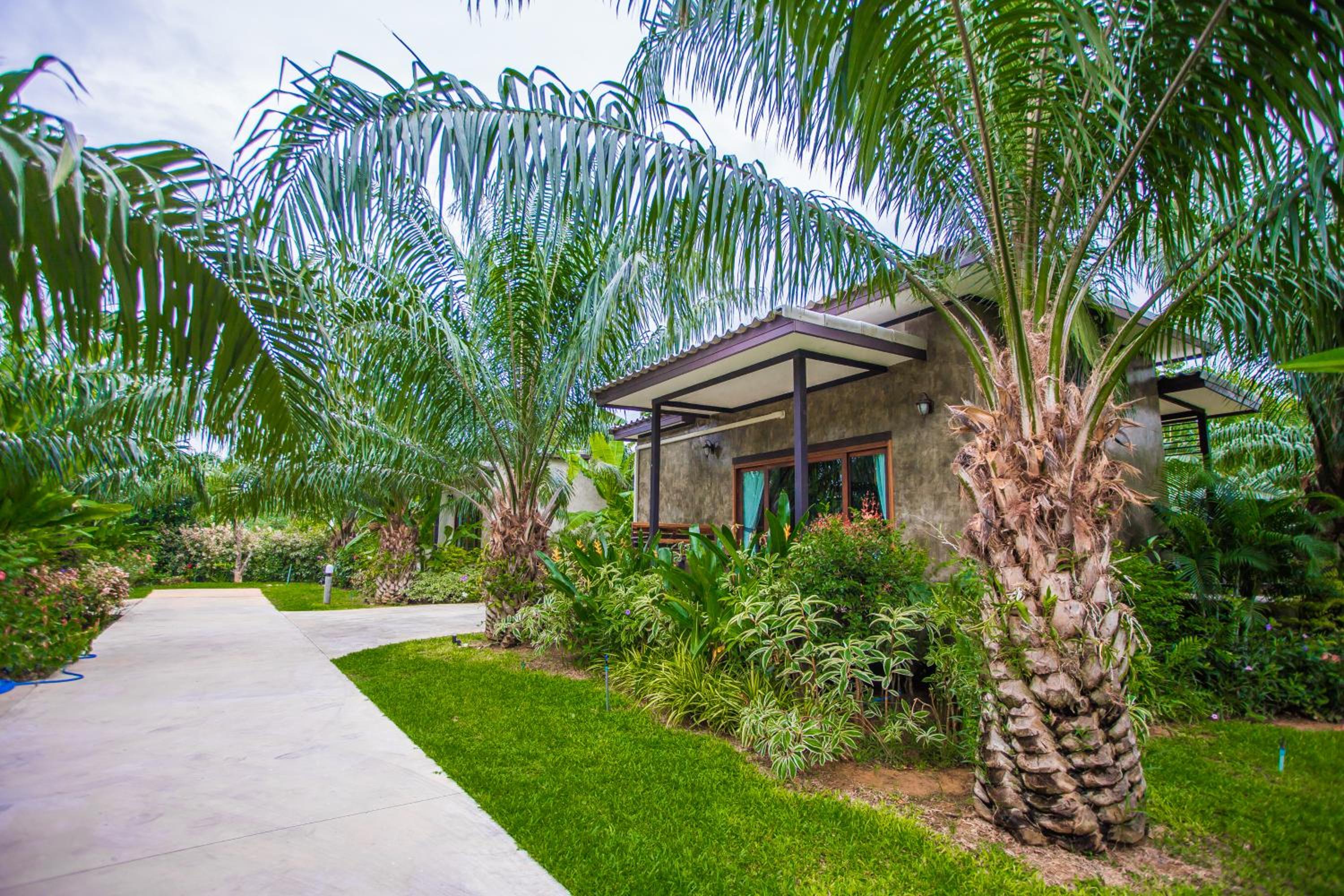 Palm Pran Resort