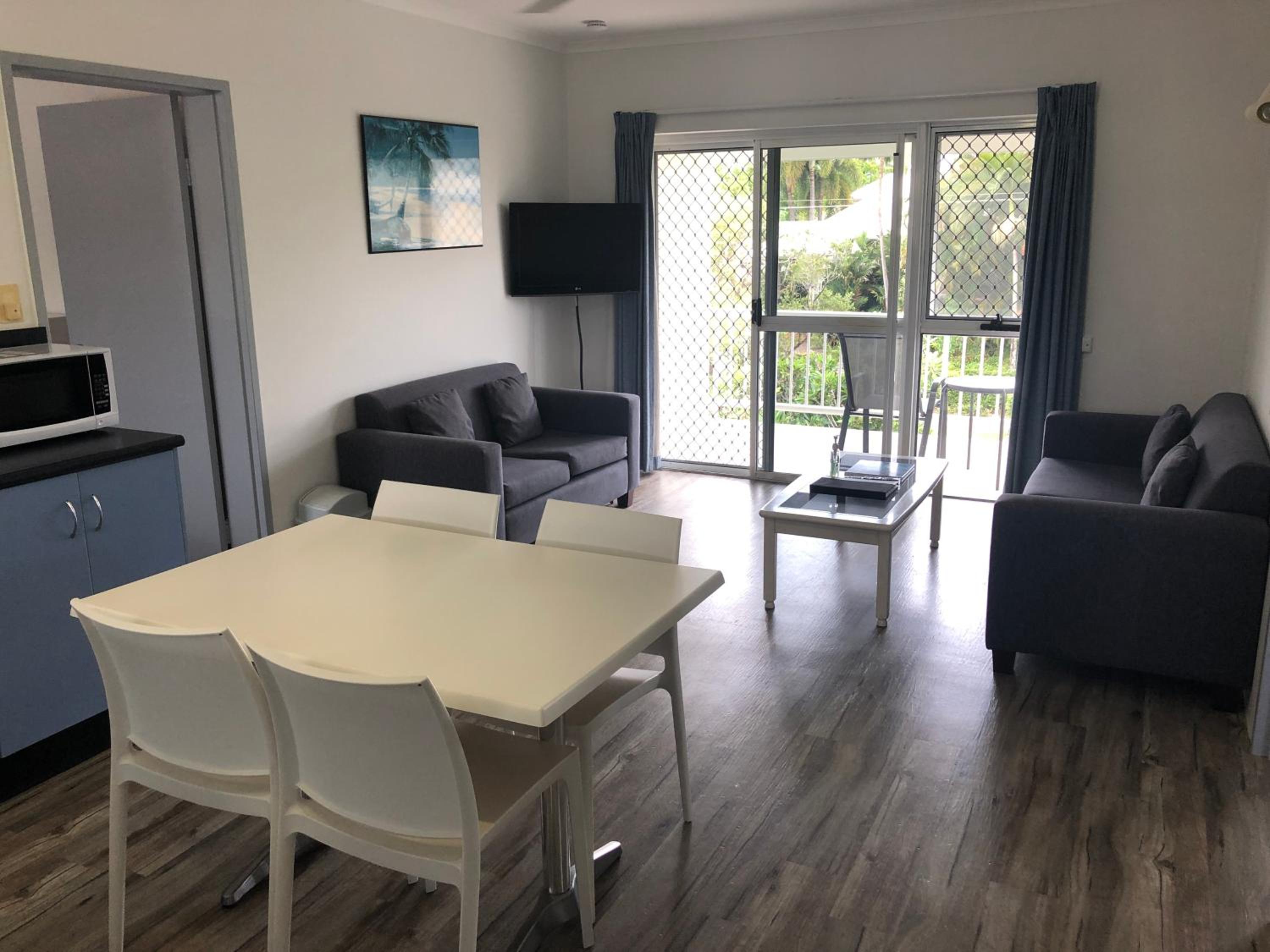 Trinity Beach Vacations - Cocos Holiday Apartments - Property Image 5