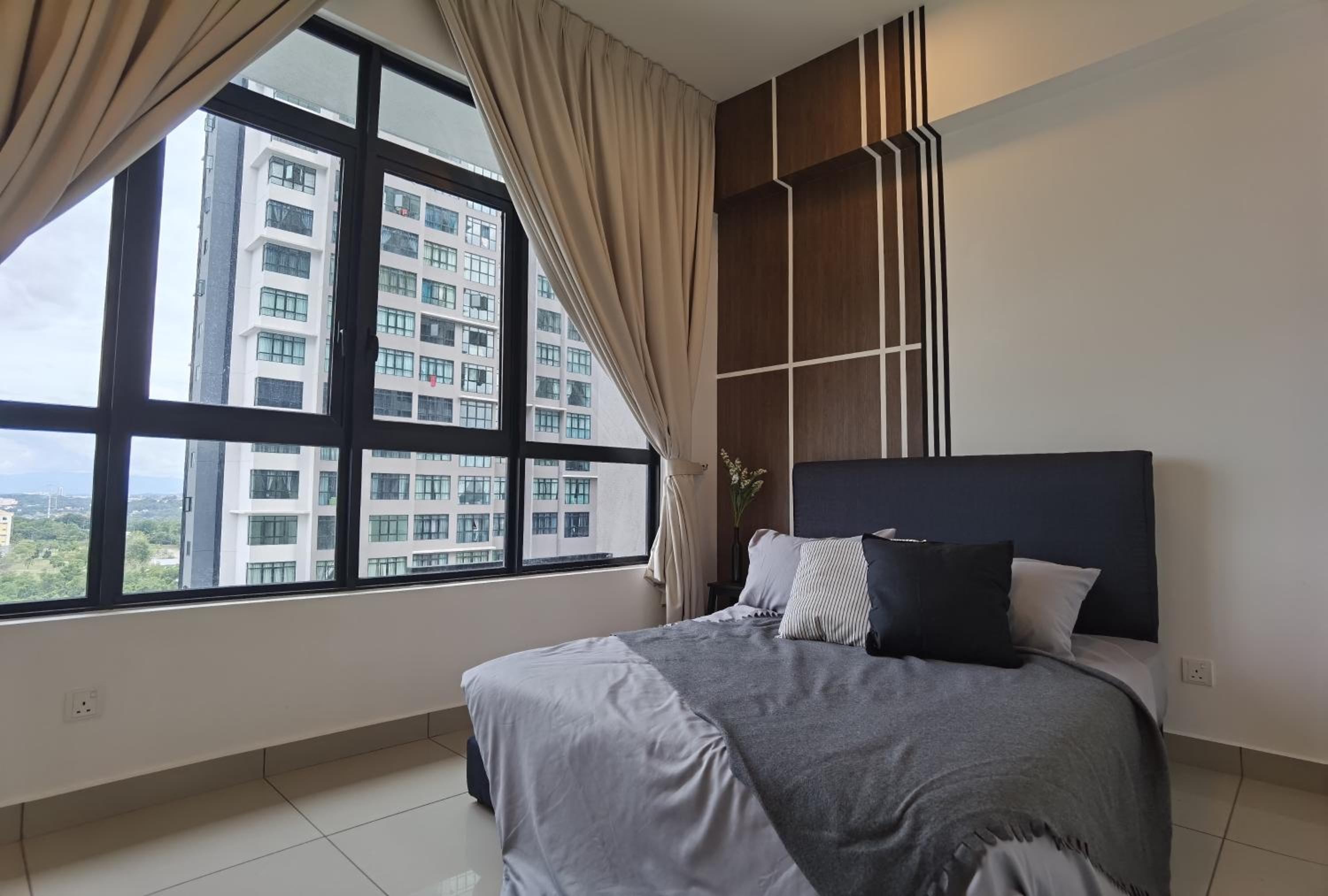 Luxurious Rustic Suite Conezion Botanical Garden IOI City Mall Putrajaya 5 plus 1 Paxs 3 Rooms 2 Baths