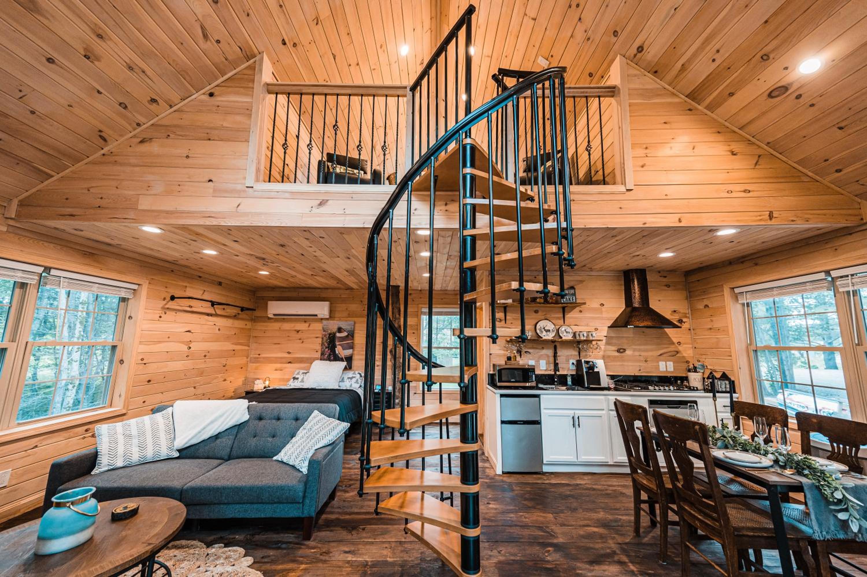 MoonLight Treehouse At Belgrade Hospitality