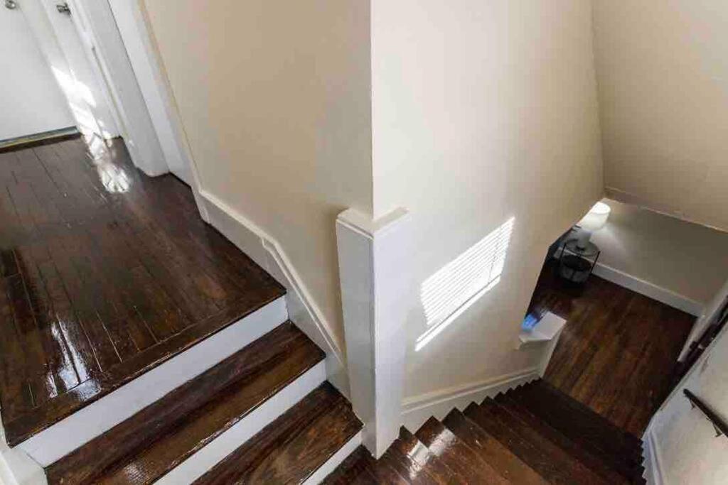 Adorable within min of lake in quiet neighborhood