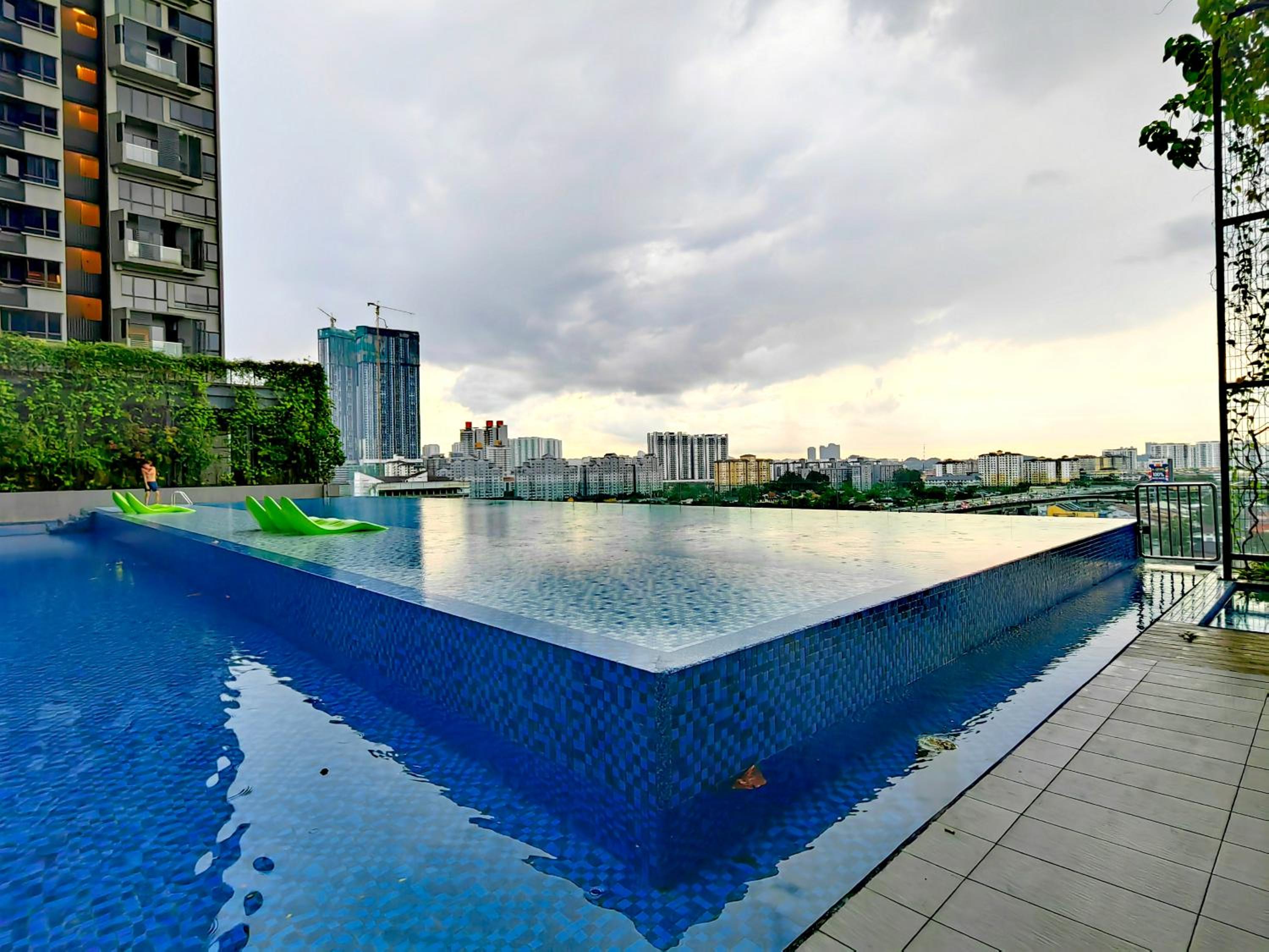 Petalz Luxury Suite 10Pax MID VALLEY OLD KLANG ROAD OUG KLANG LAMA KL