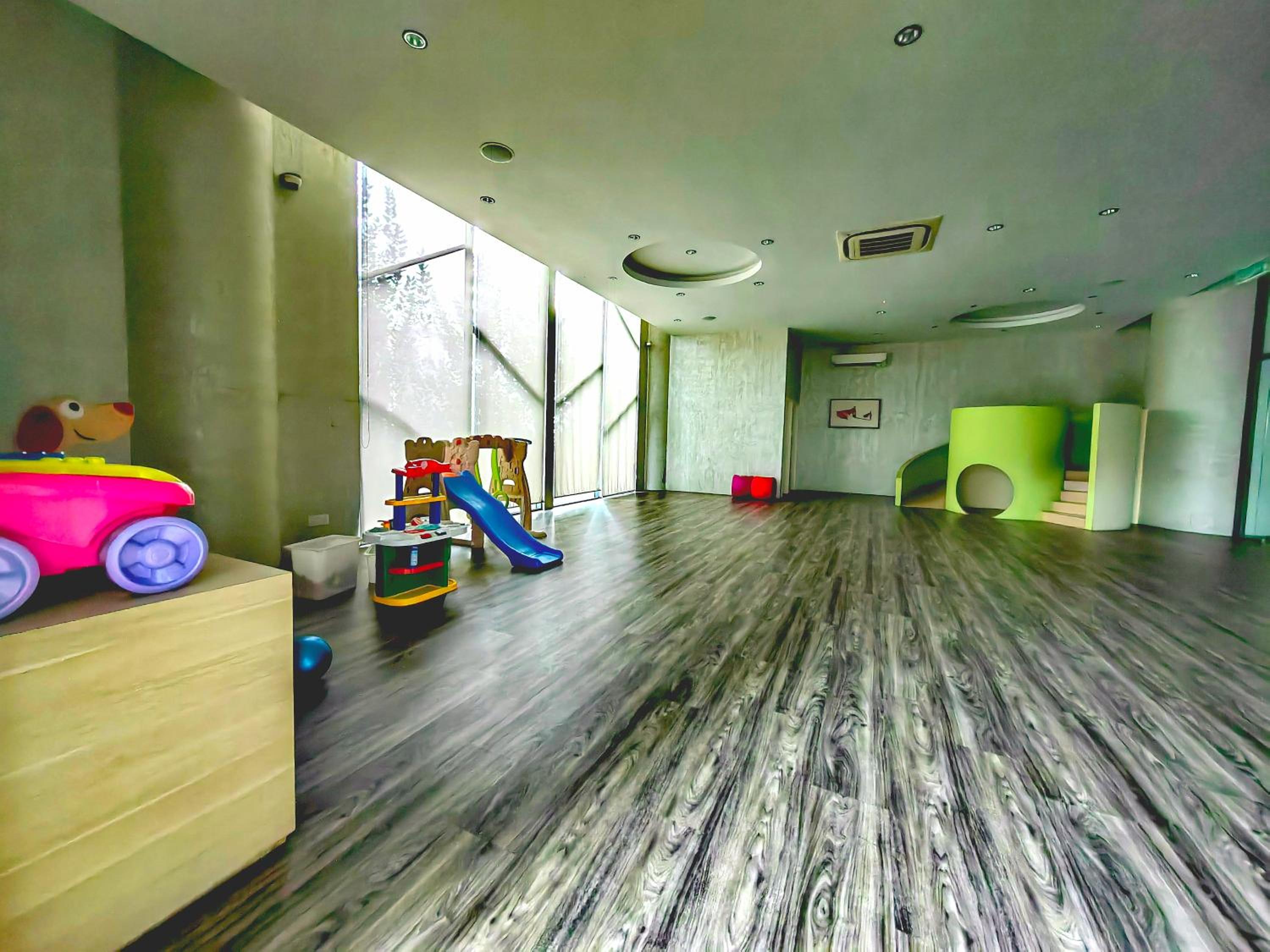 Petalz Luxury Suite 10Pax MID VALLEY OLD KLANG ROAD OUG KLANG LAMA KL