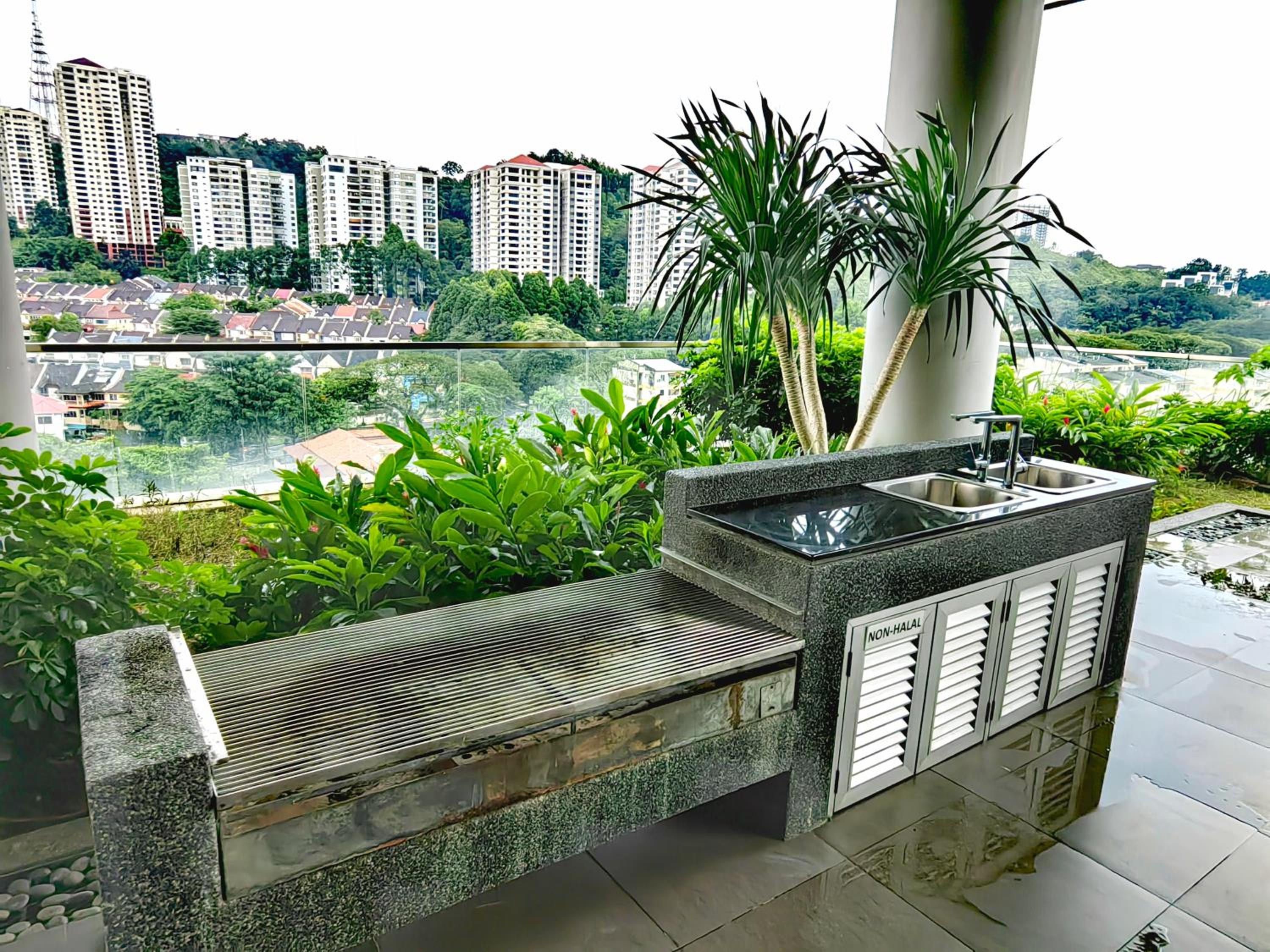 Petalz Luxury Suite 10Pax MID VALLEY OLD KLANG ROAD OUG KLANG LAMA KL