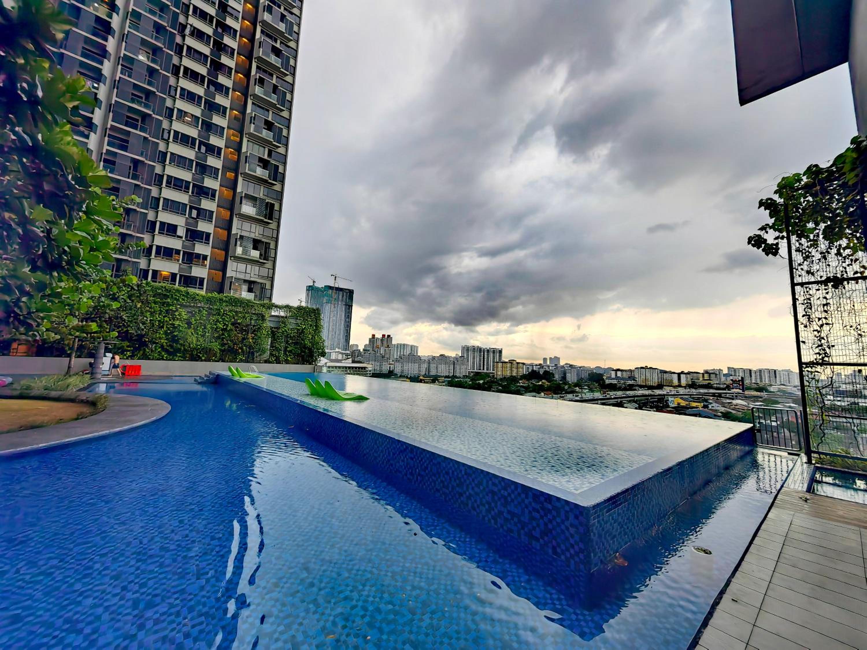 Petalz Luxury Suite 10Pax MID VALLEY OLD KLANG ROAD OUG KLANG LAMA KL