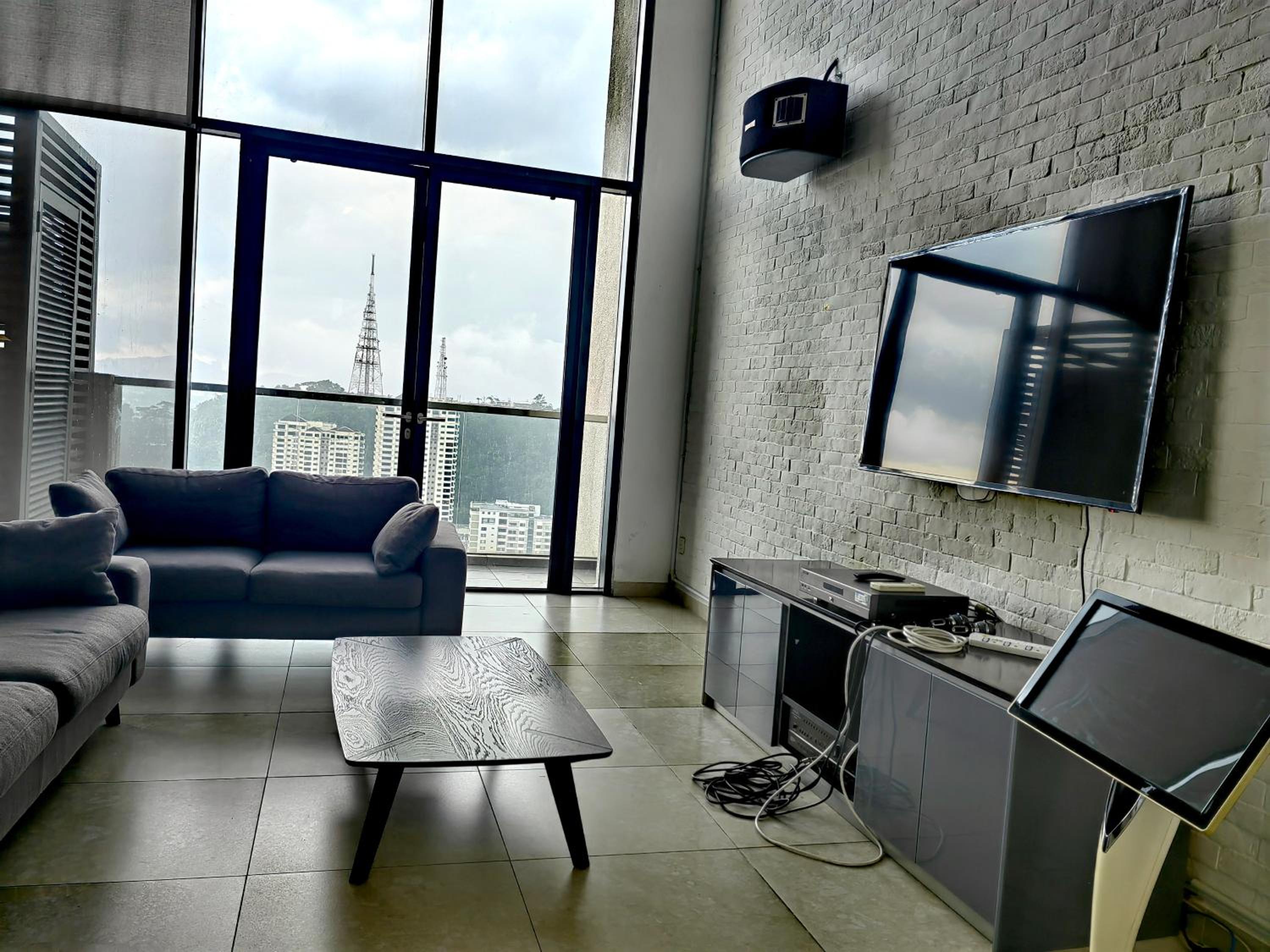 Petalz Luxury Suite 10Pax MID VALLEY OLD KLANG ROAD OUG KLANG LAMA KL