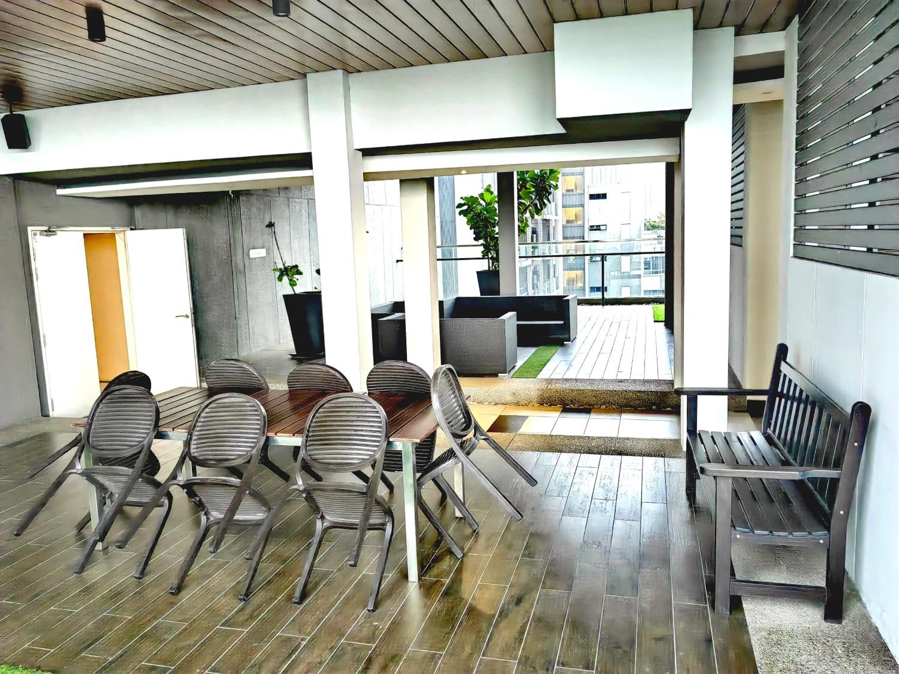 Petalz Luxury Suite 10Pax MID VALLEY OLD KLANG ROAD OUG KLANG LAMA KL
