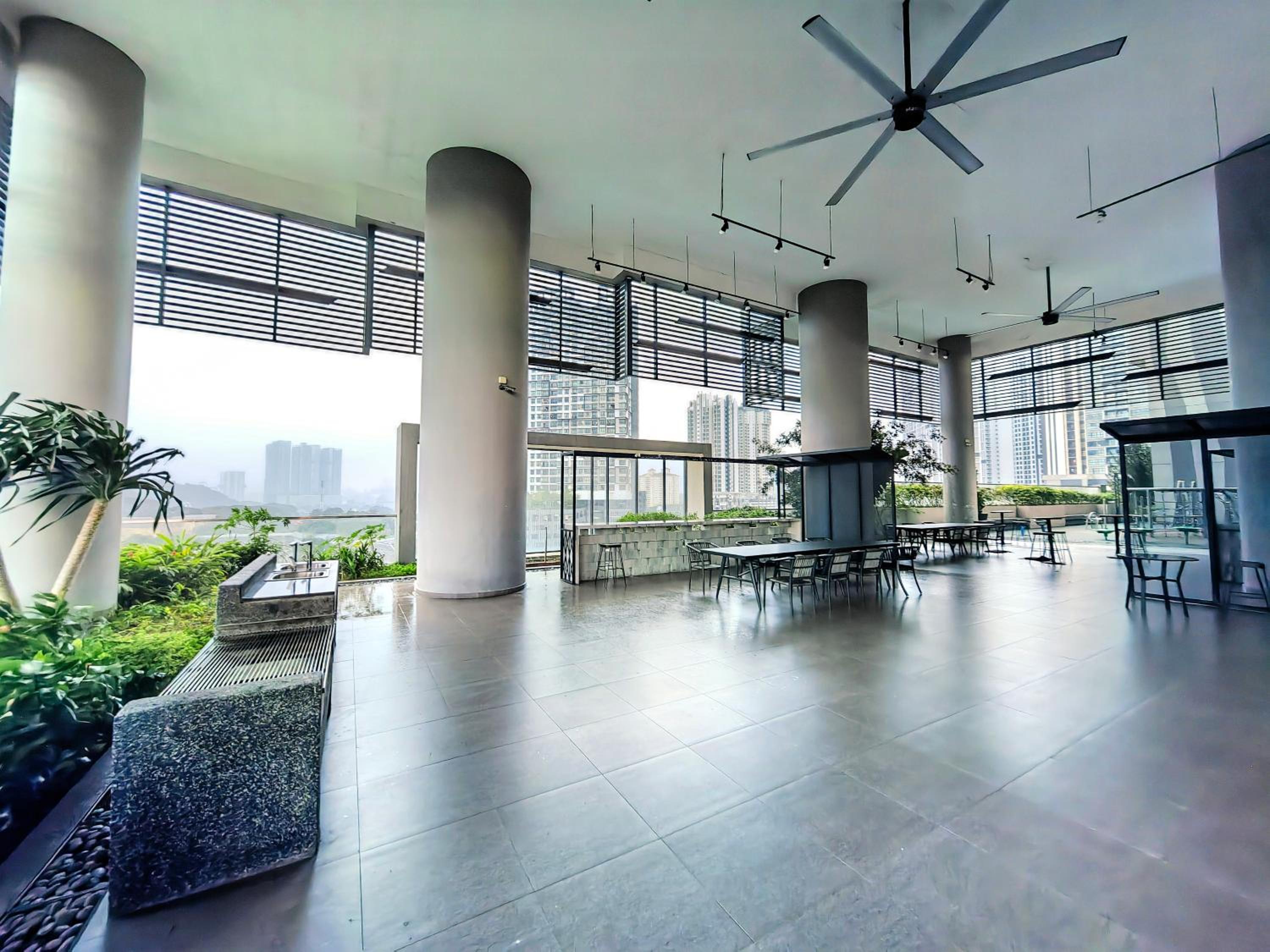 Petalz Luxury Suite 10Pax MID VALLEY OLD KLANG ROAD OUG KLANG LAMA KL