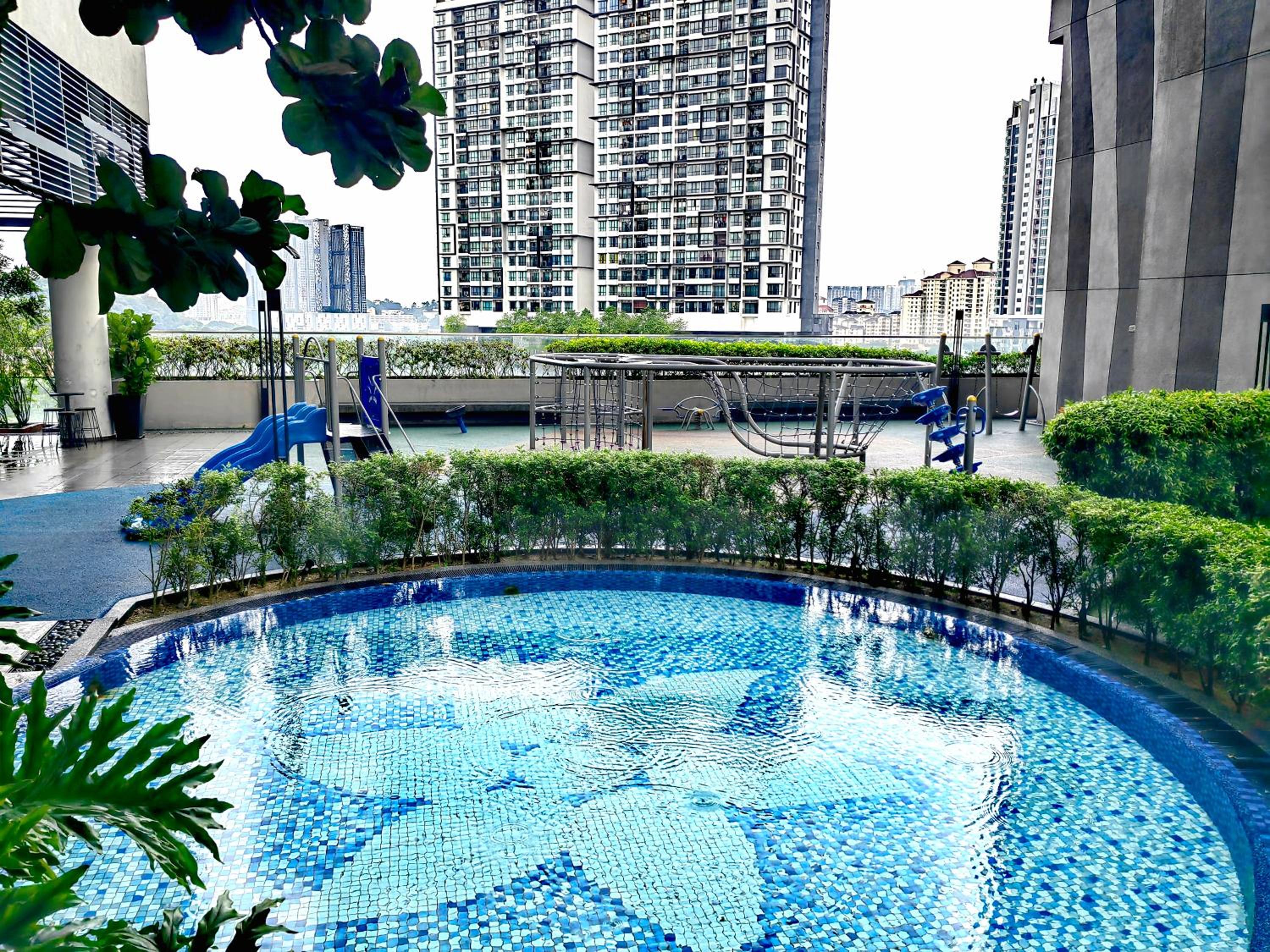 Petalz Luxury Suite 10Pax MID VALLEY OLD KLANG ROAD OUG KLANG LAMA KL