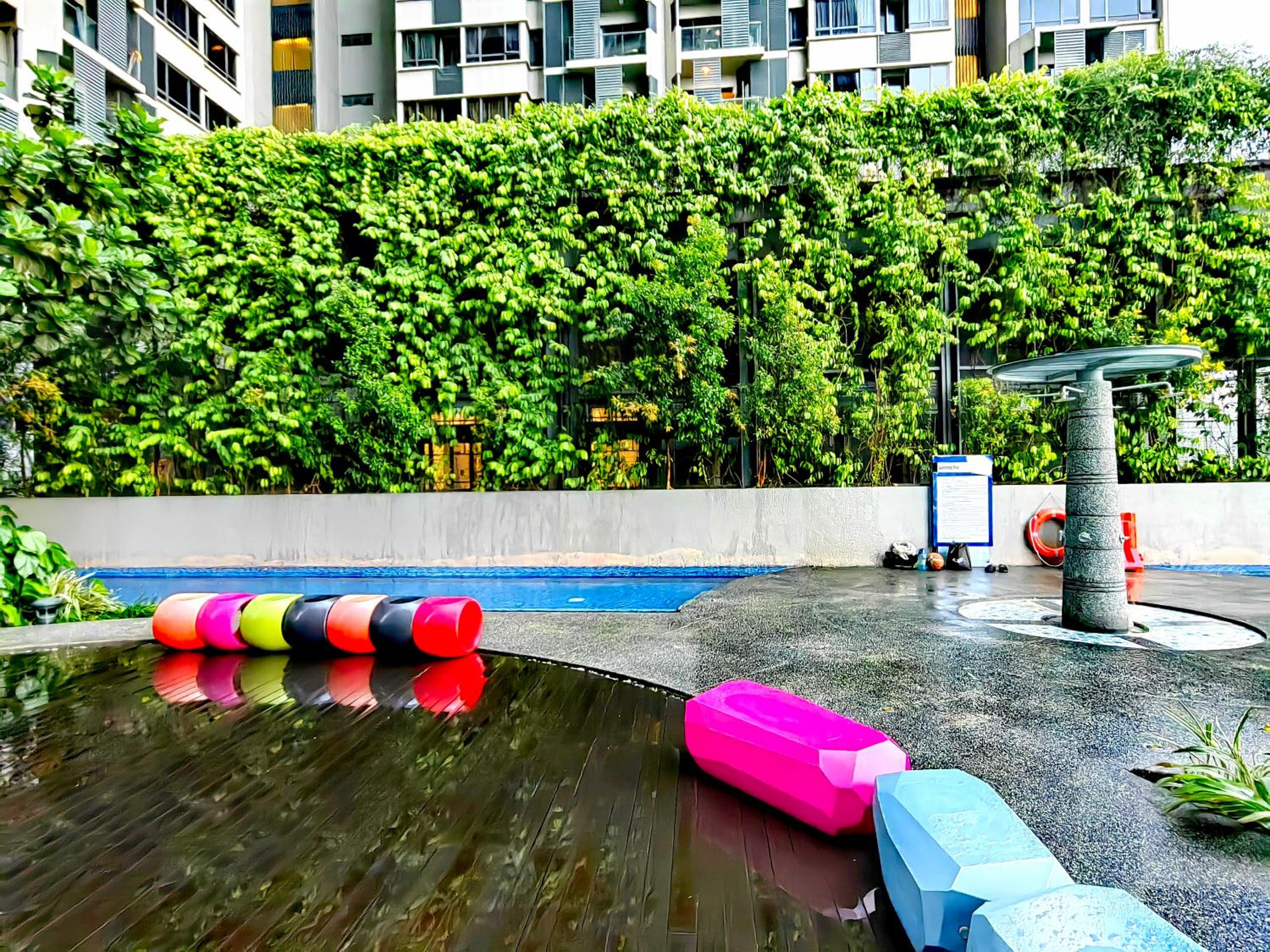 Petalz Luxury Suite 10Pax MID VALLEY OLD KLANG ROAD OUG KLANG LAMA KL