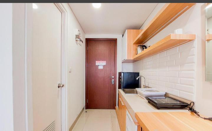 Nice and Cozy Studio at Parkland Avenue Apartment BSD Serpong view 3