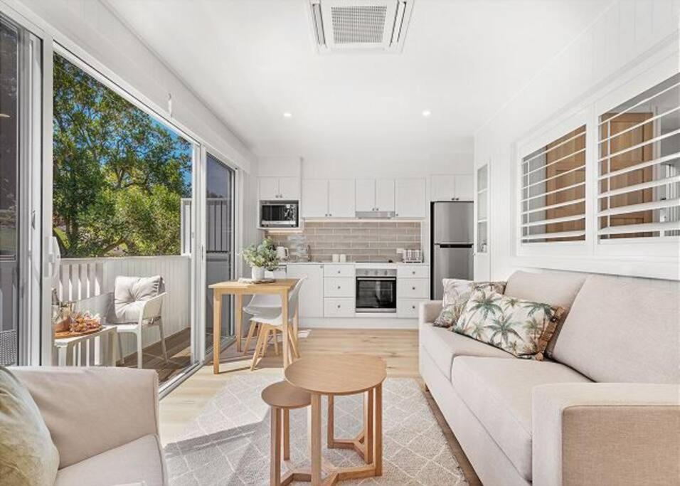 HighTide- luxury apartment, almost on the beach.