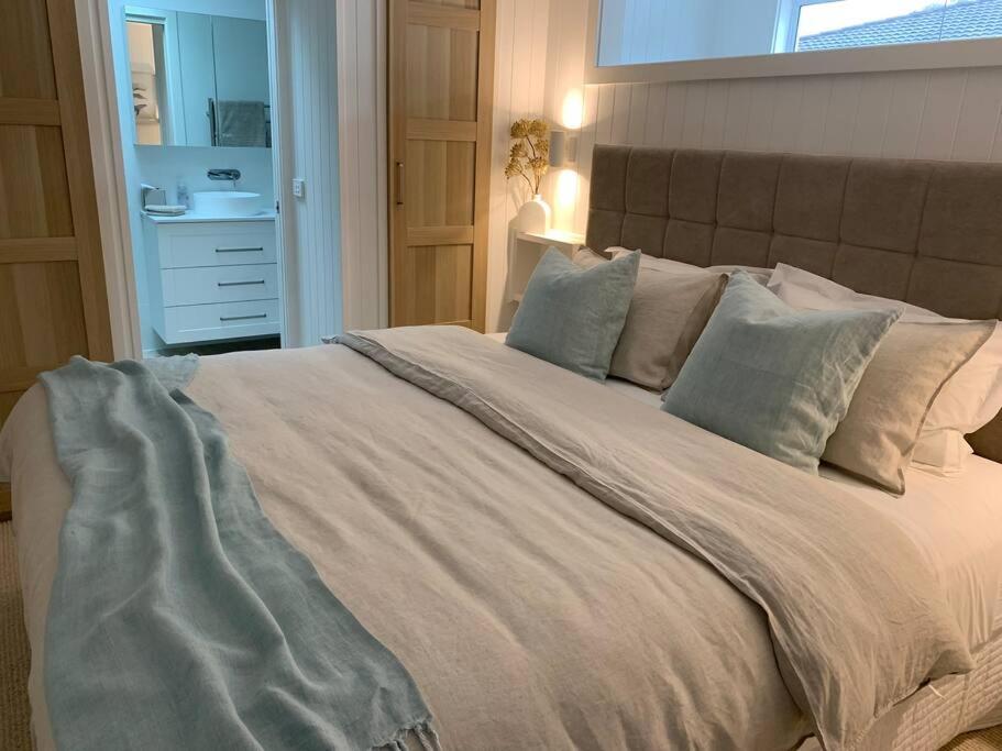 HighTide- luxury apartment, almost on the beach.