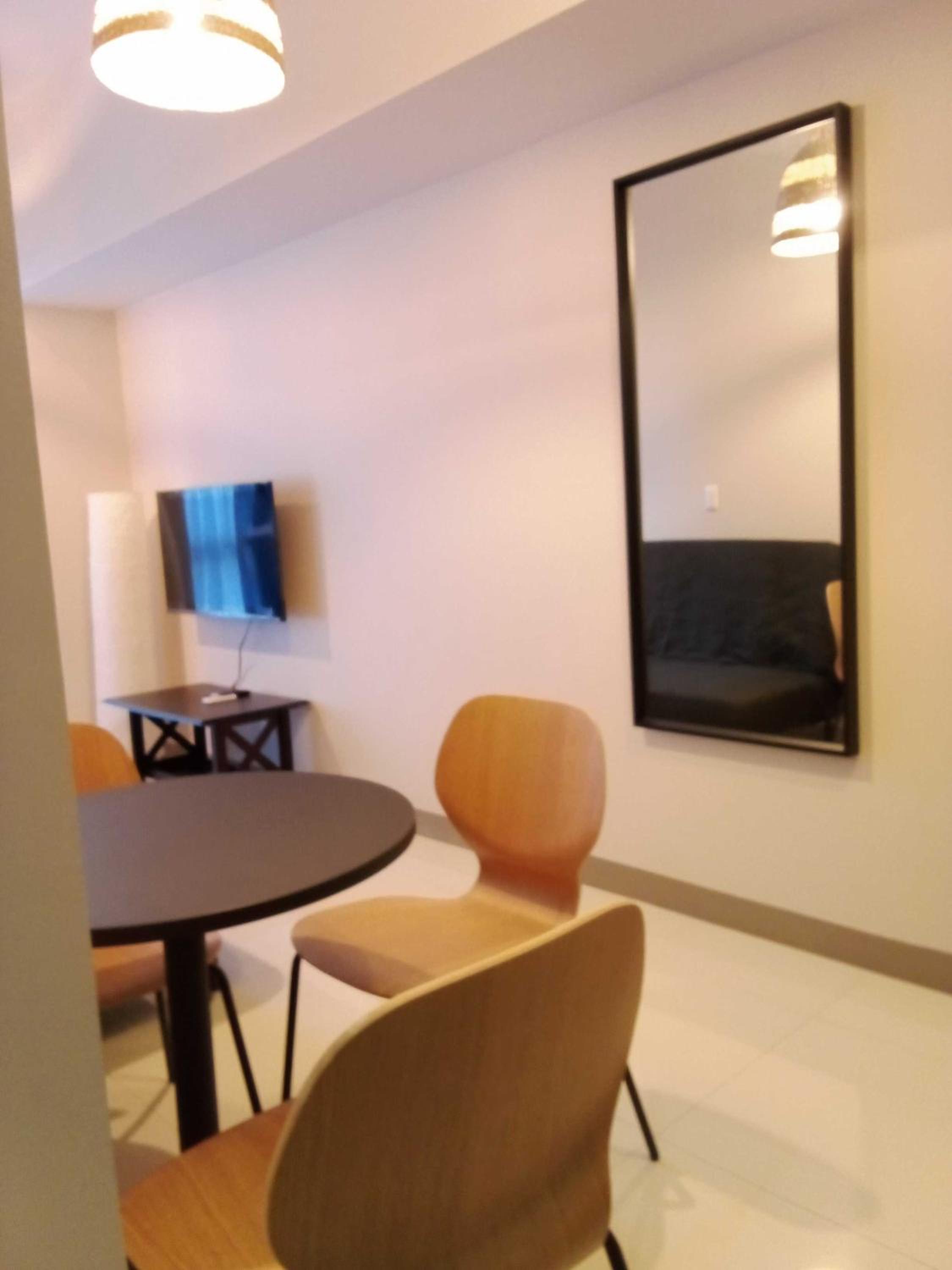 Uptown Parksuites Apartments Tower 1 BGC by PH Staycation view 4