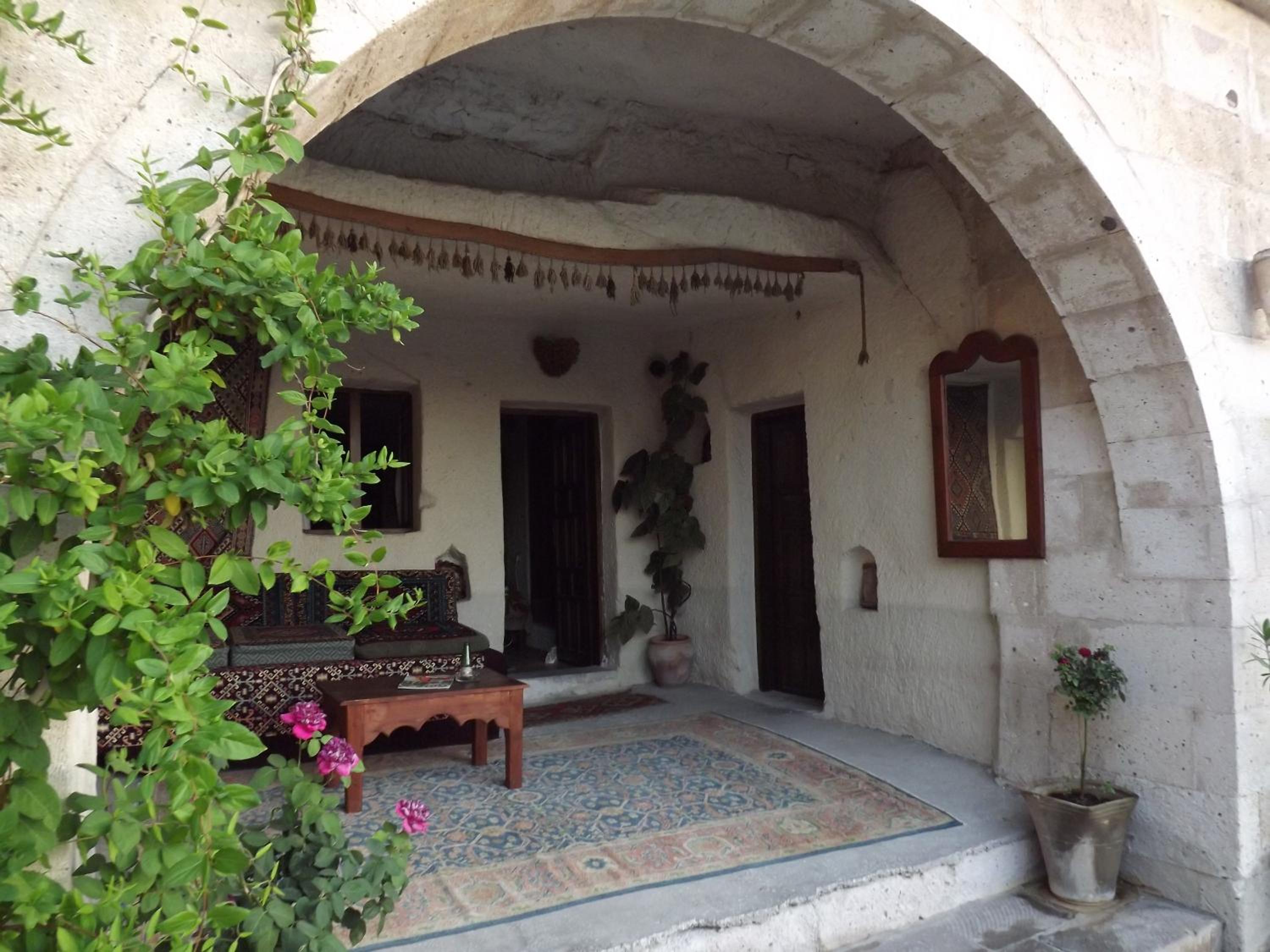 Local Cave House Hotel - Image 13