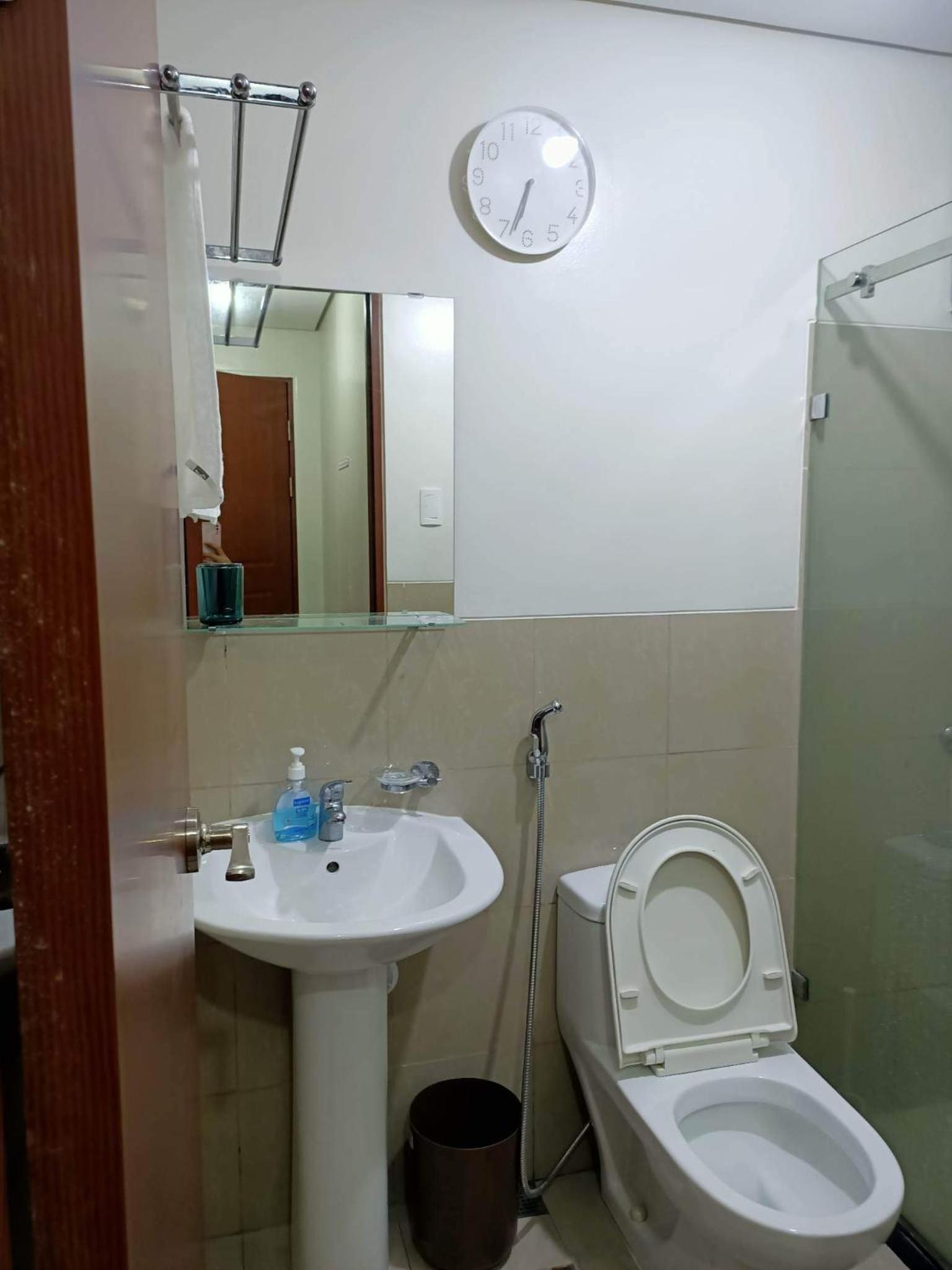 Family size Staycation in Makati with new year's firework balcony view