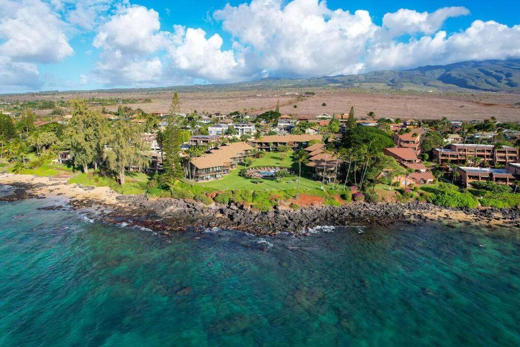 Oceanside-Spectacular View and Poolside Oasis