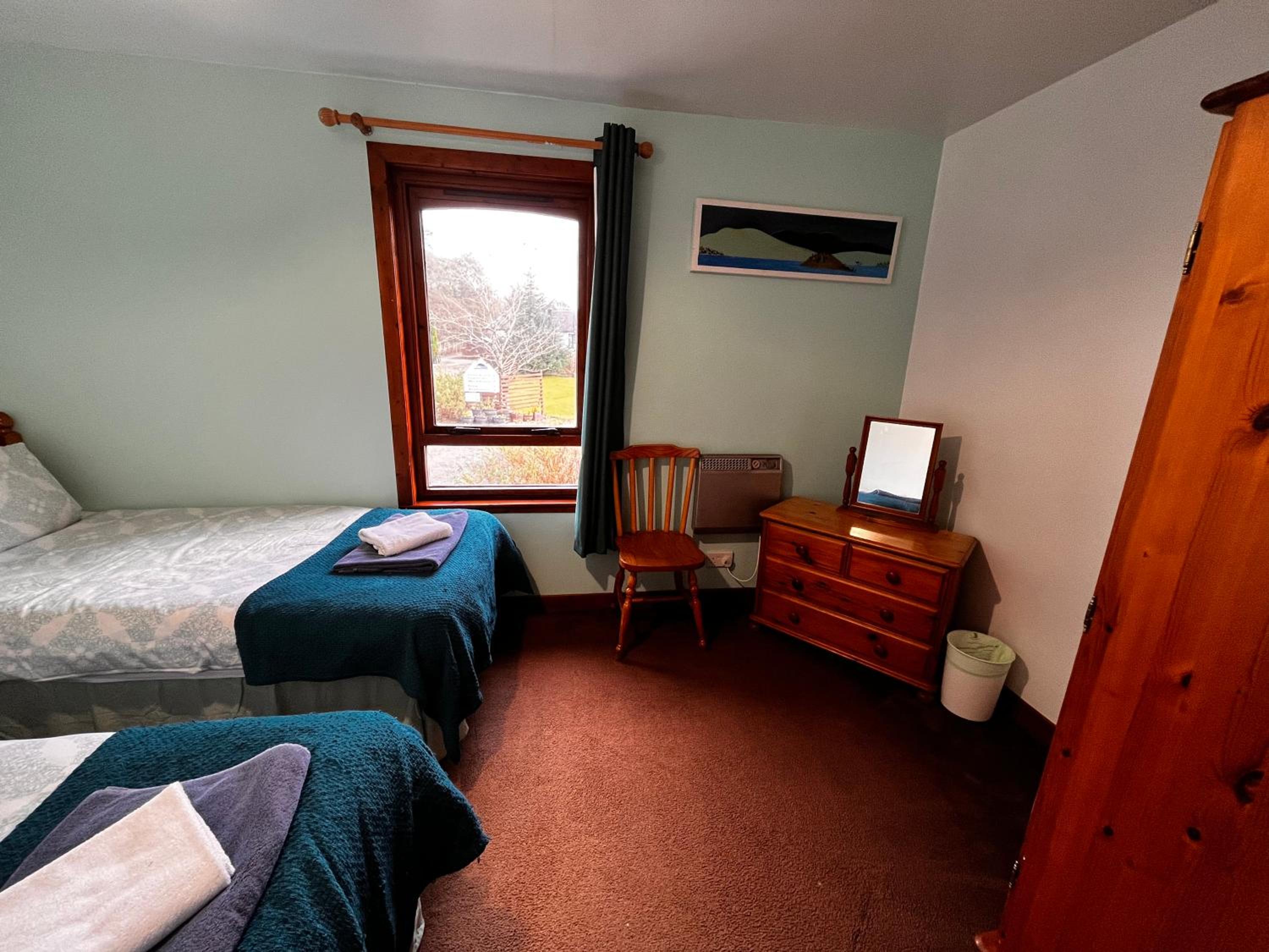 Snowgoose Apartments & Bunkhouse