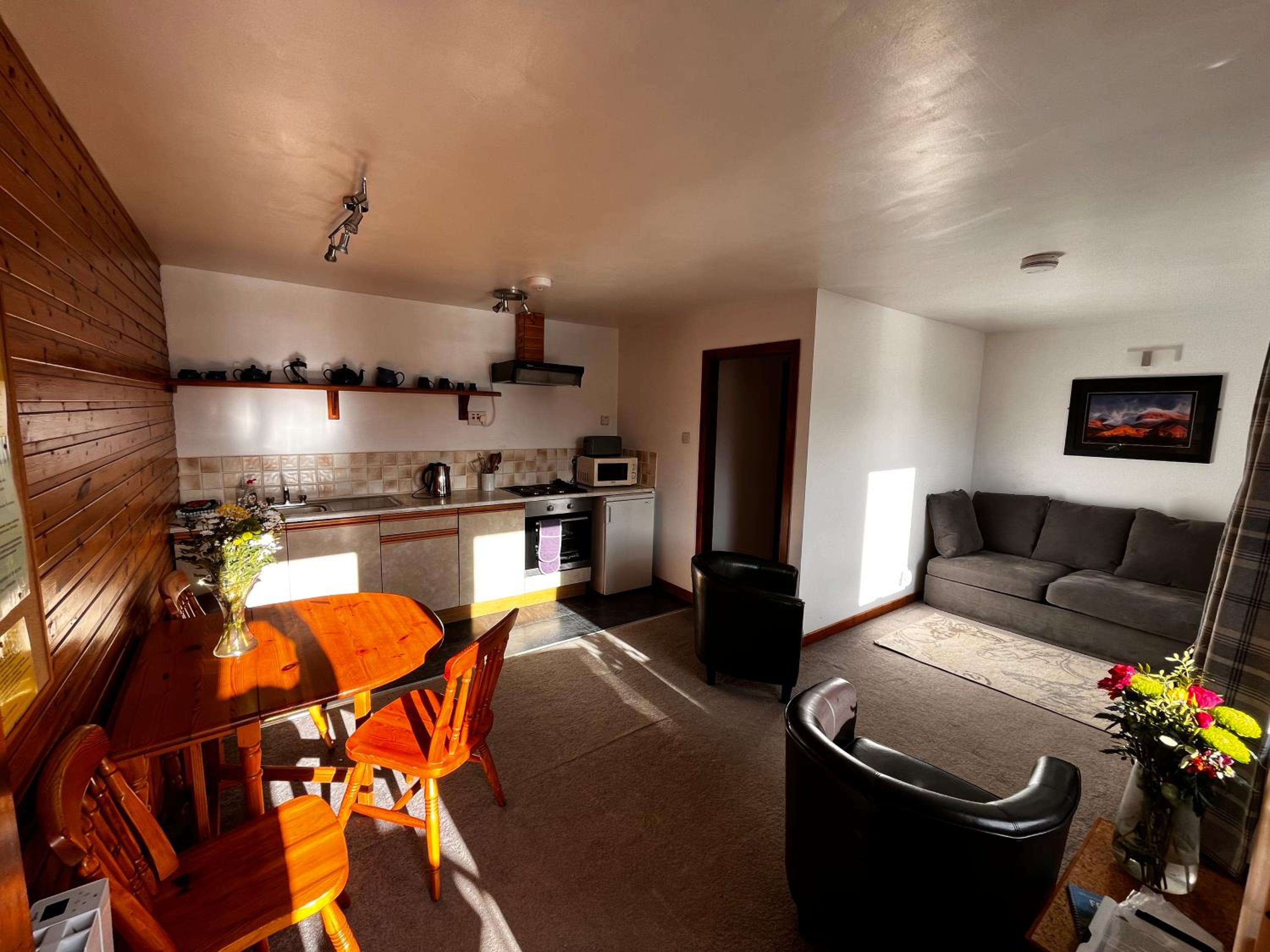 Snowgoose Apartments & Bunkhouse