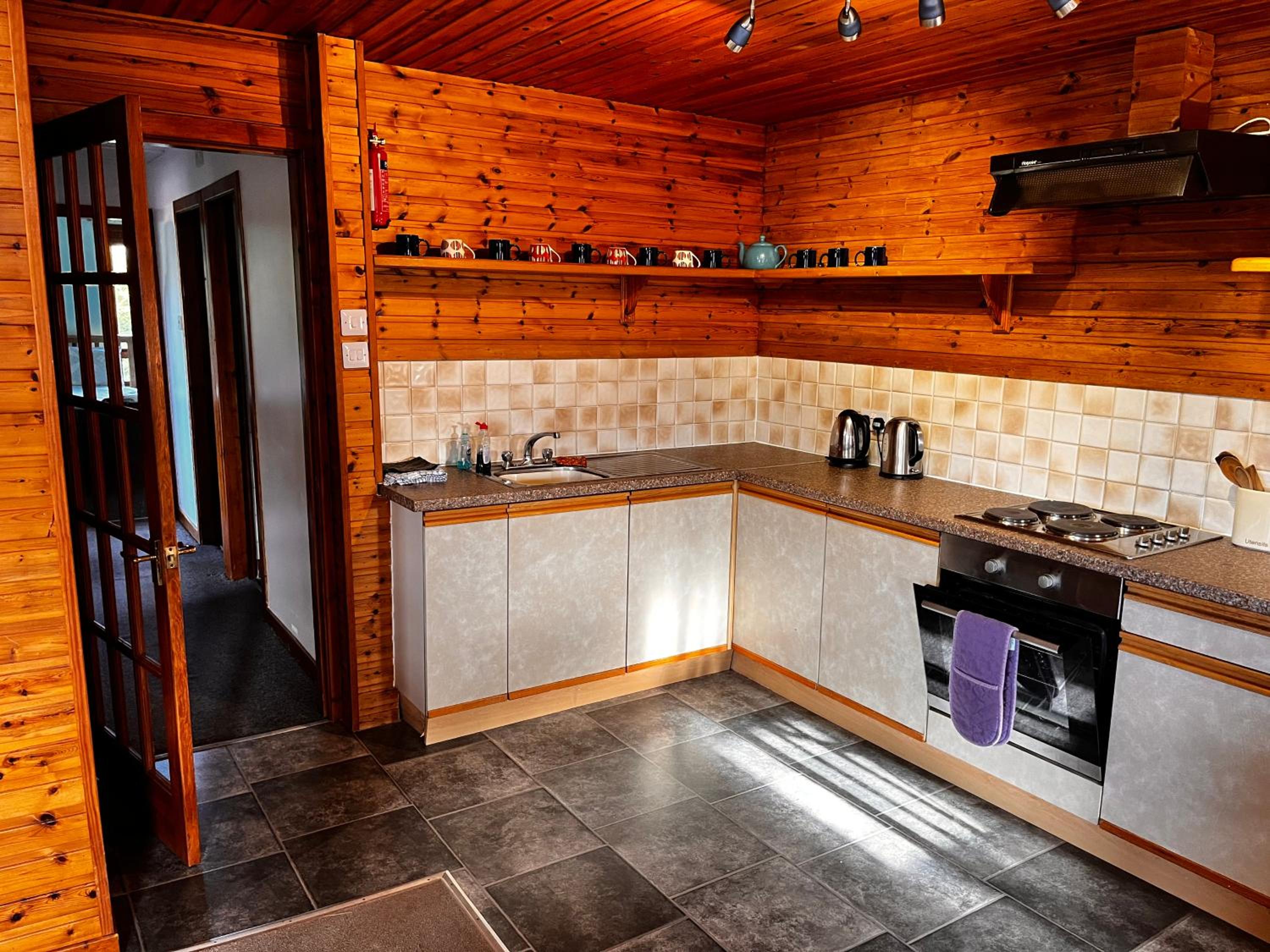Snowgoose Apartments & Bunkhouse
