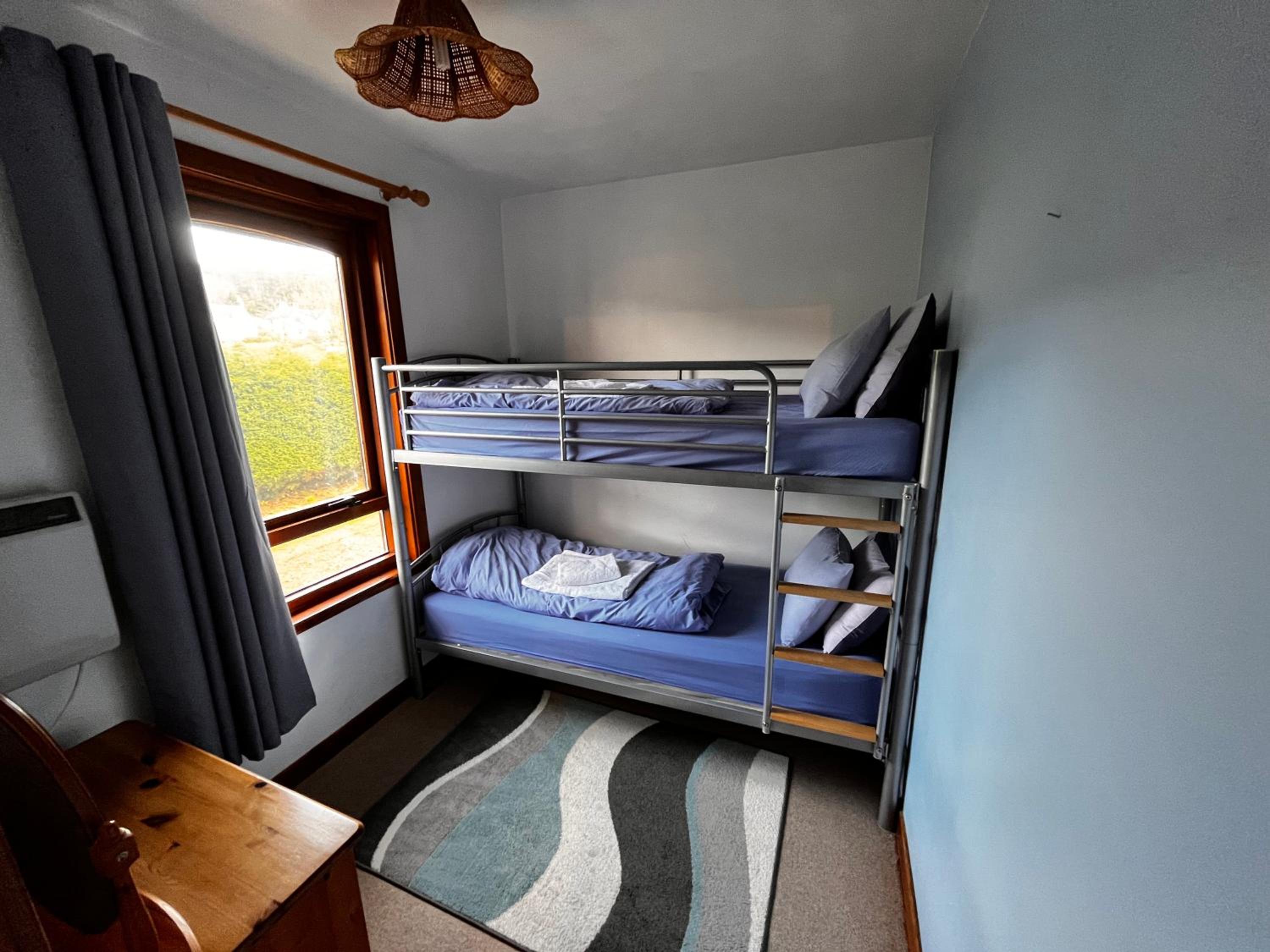 Snowgoose Apartments & Bunkhouse
