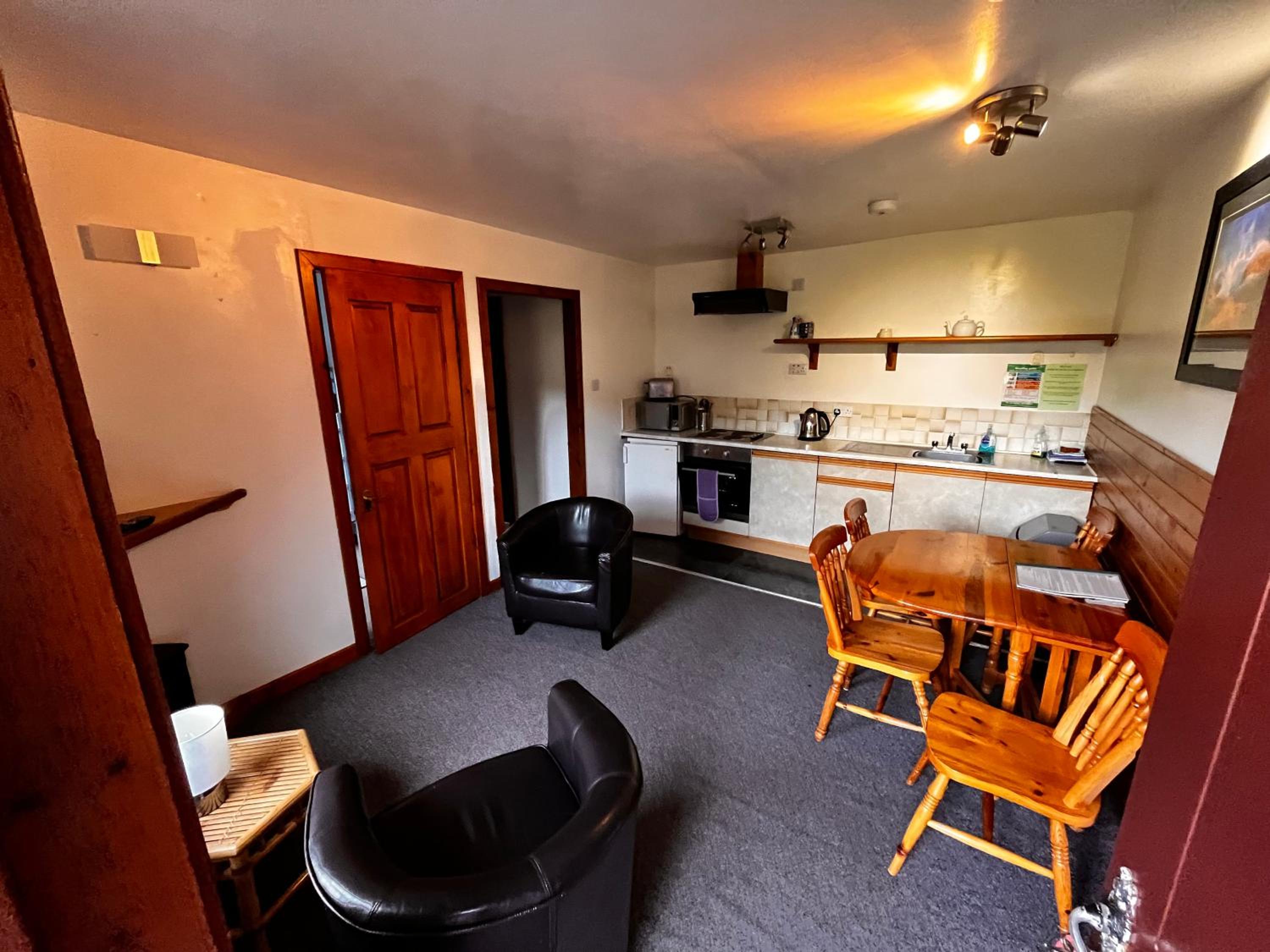 Snowgoose Apartments & Bunkhouse