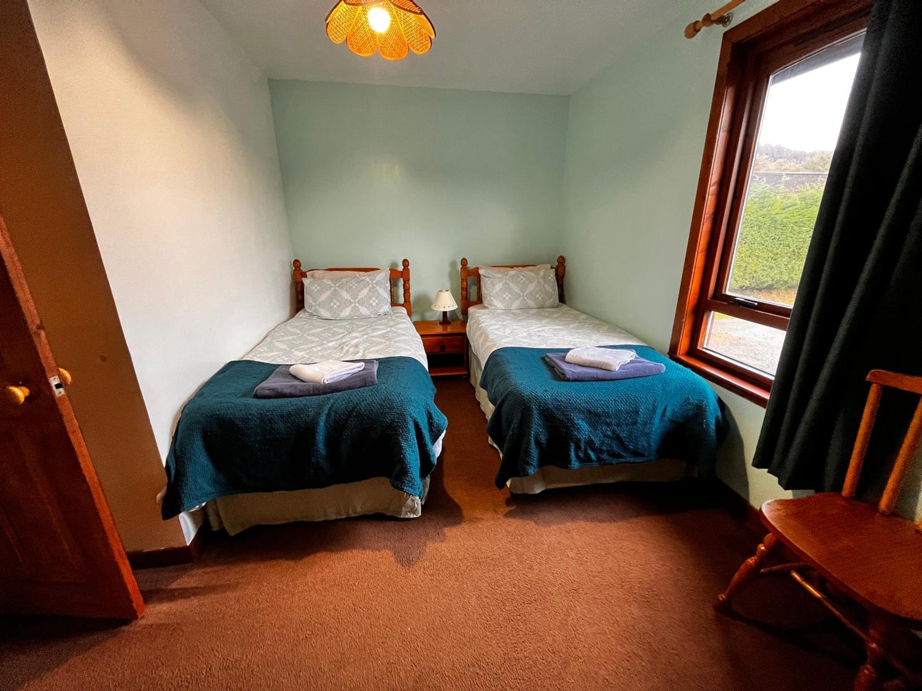 Snowgoose Apartments & Bunkhouse