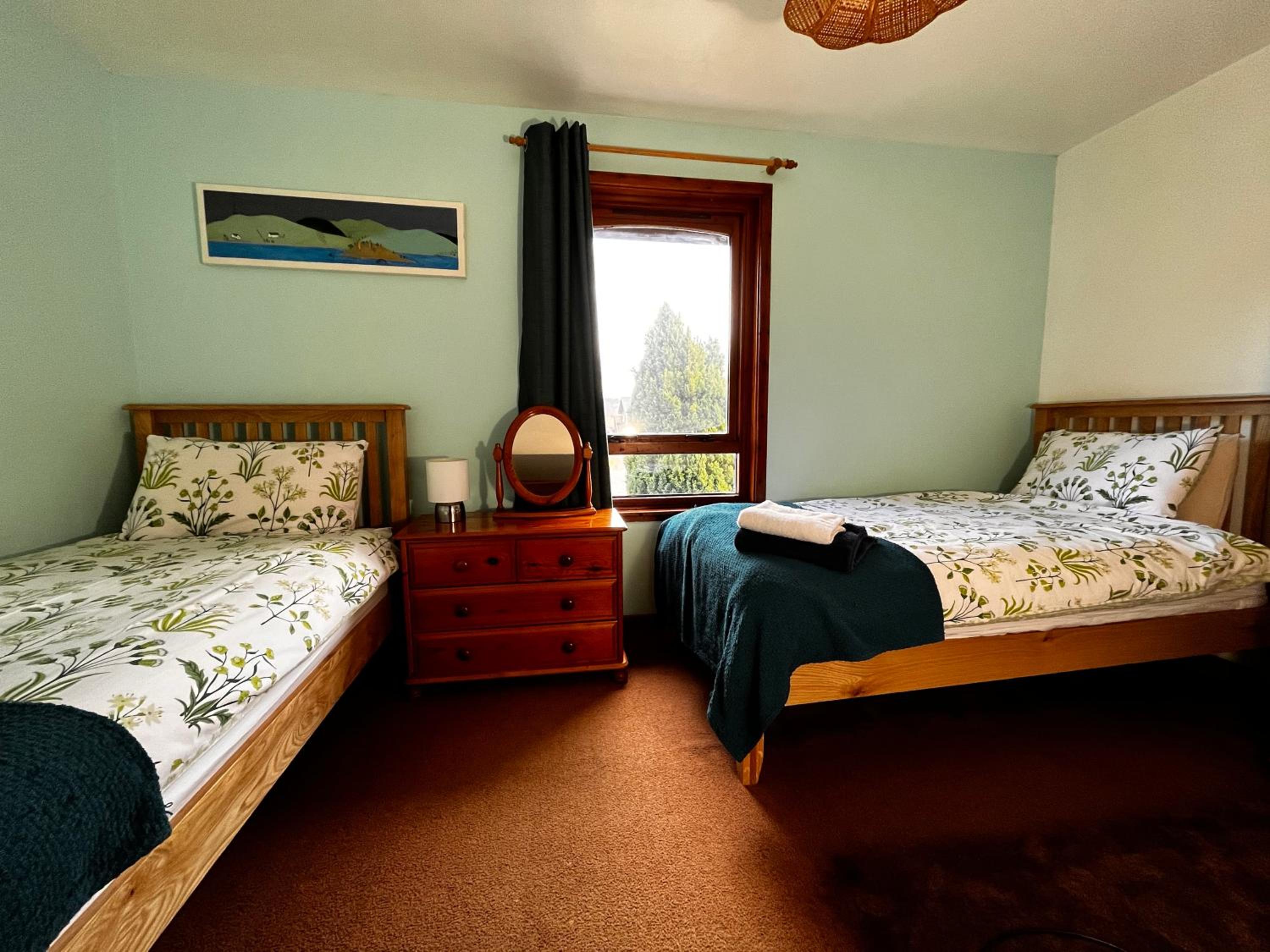 Snowgoose Apartments & Bunkhouse