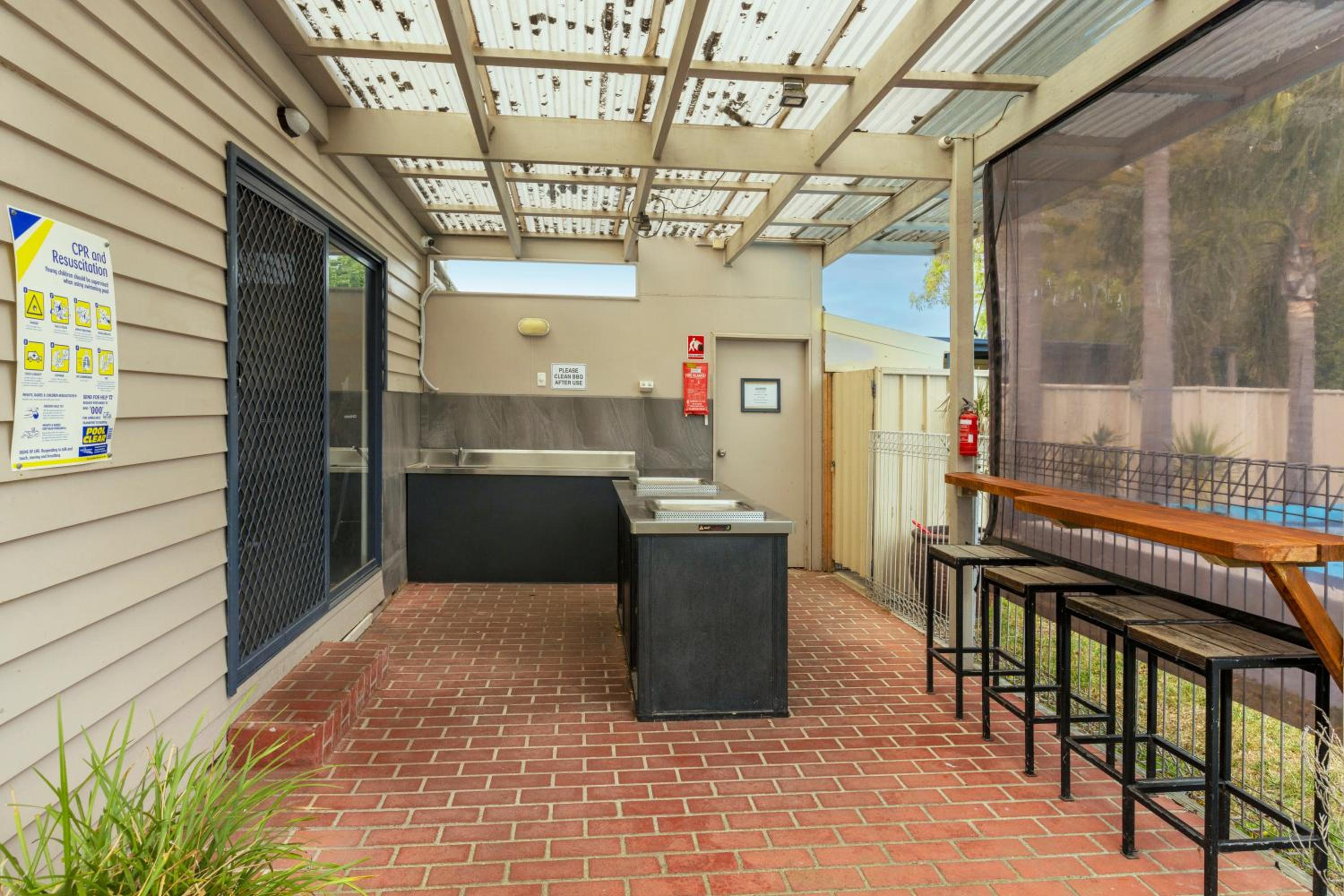 Rosebud Motel