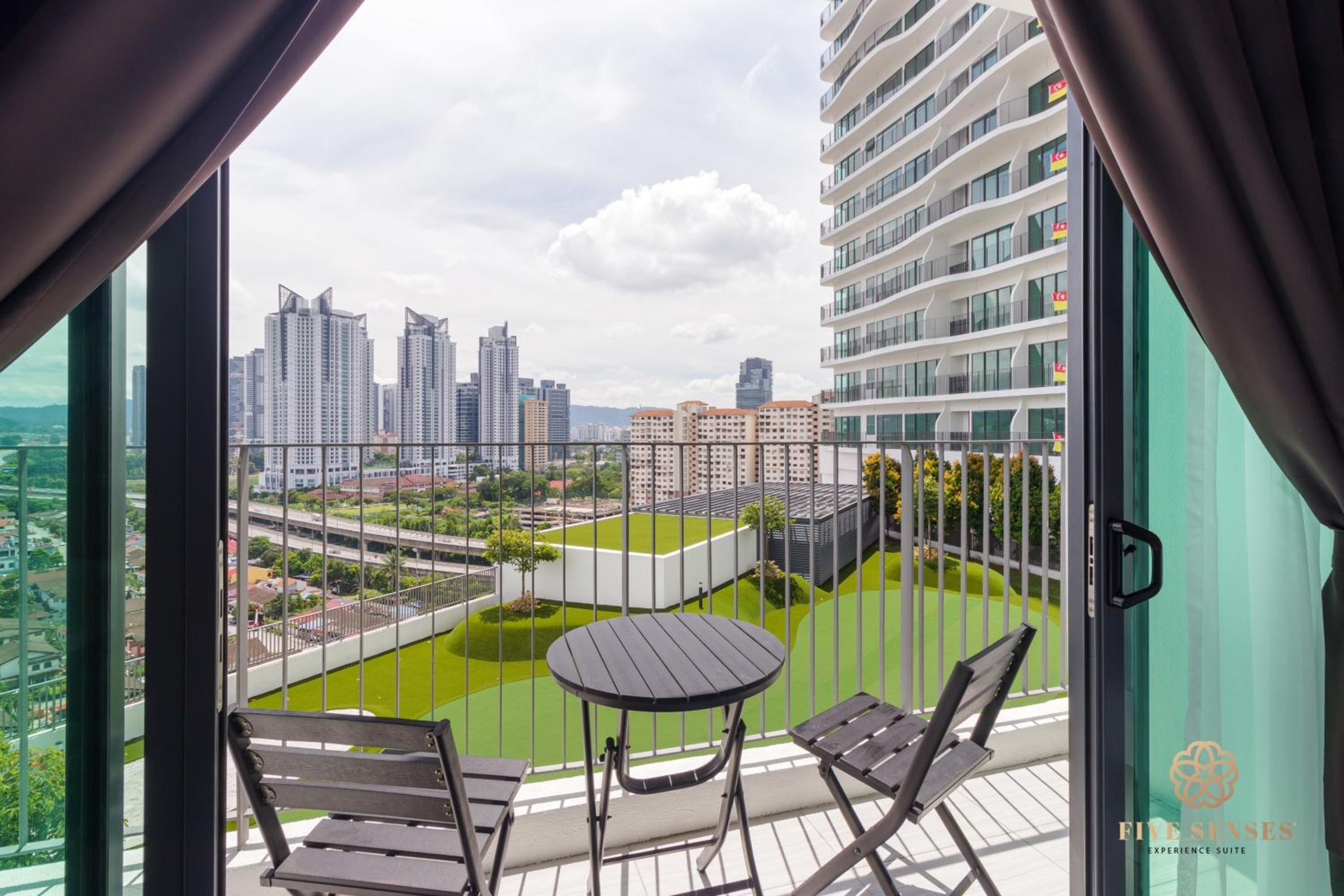 Datum Jelatek Sky Residence KLCC, Five Senses