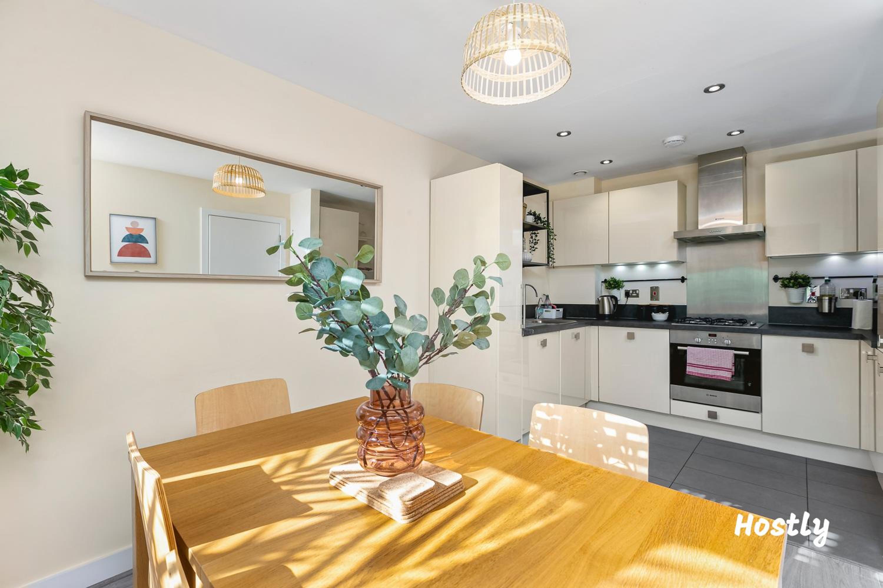 Puffin Way - Comfortable, spacious house with parking view 5