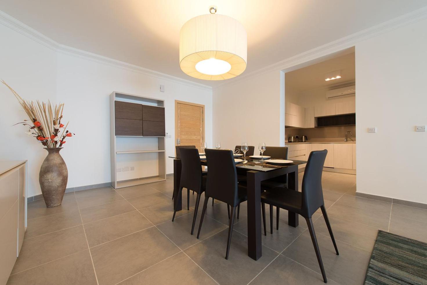 SEAFRONT LUXURY APARTMENT incl POOL
