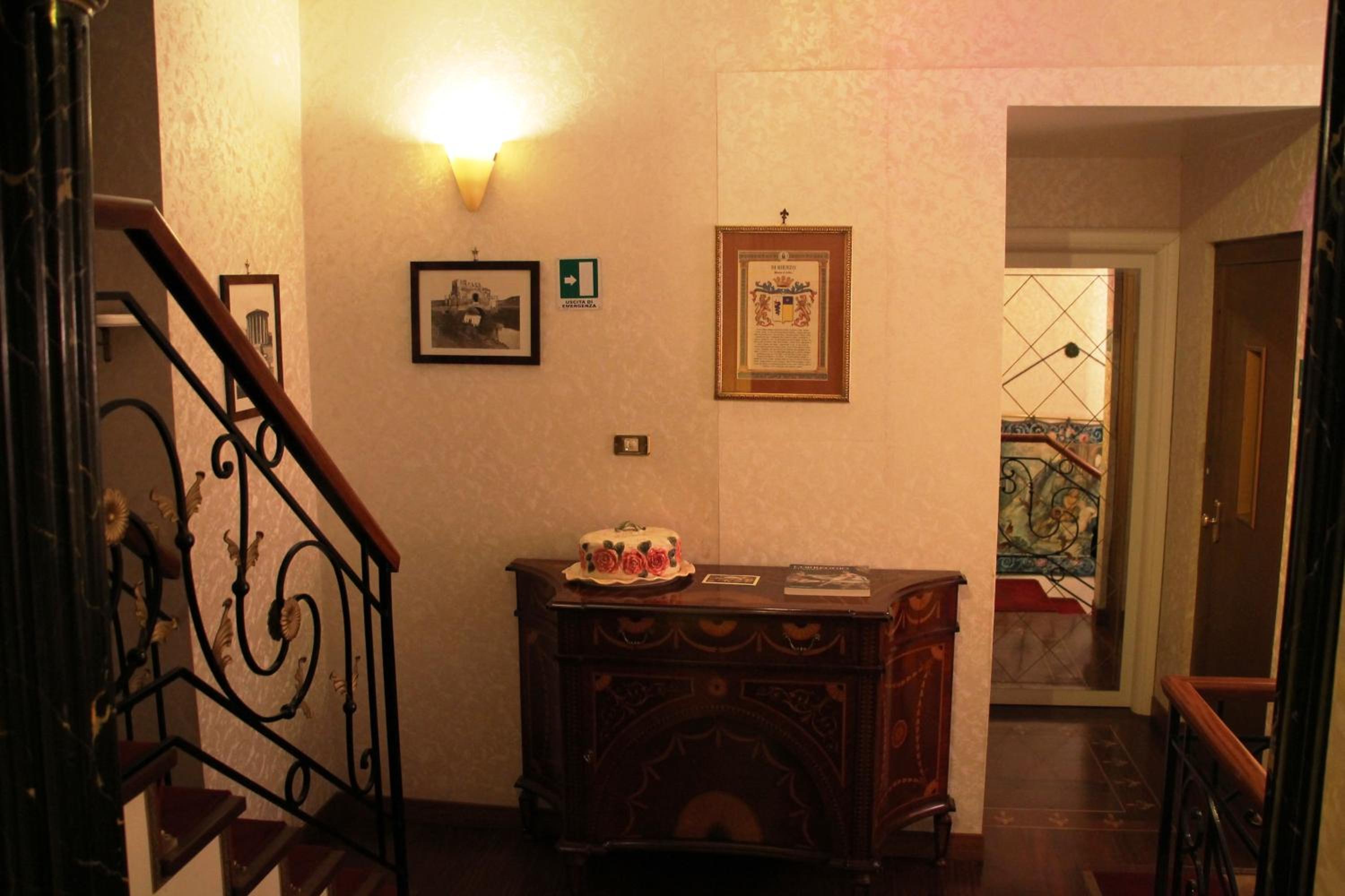 Di Rienzo Pantheon Palace