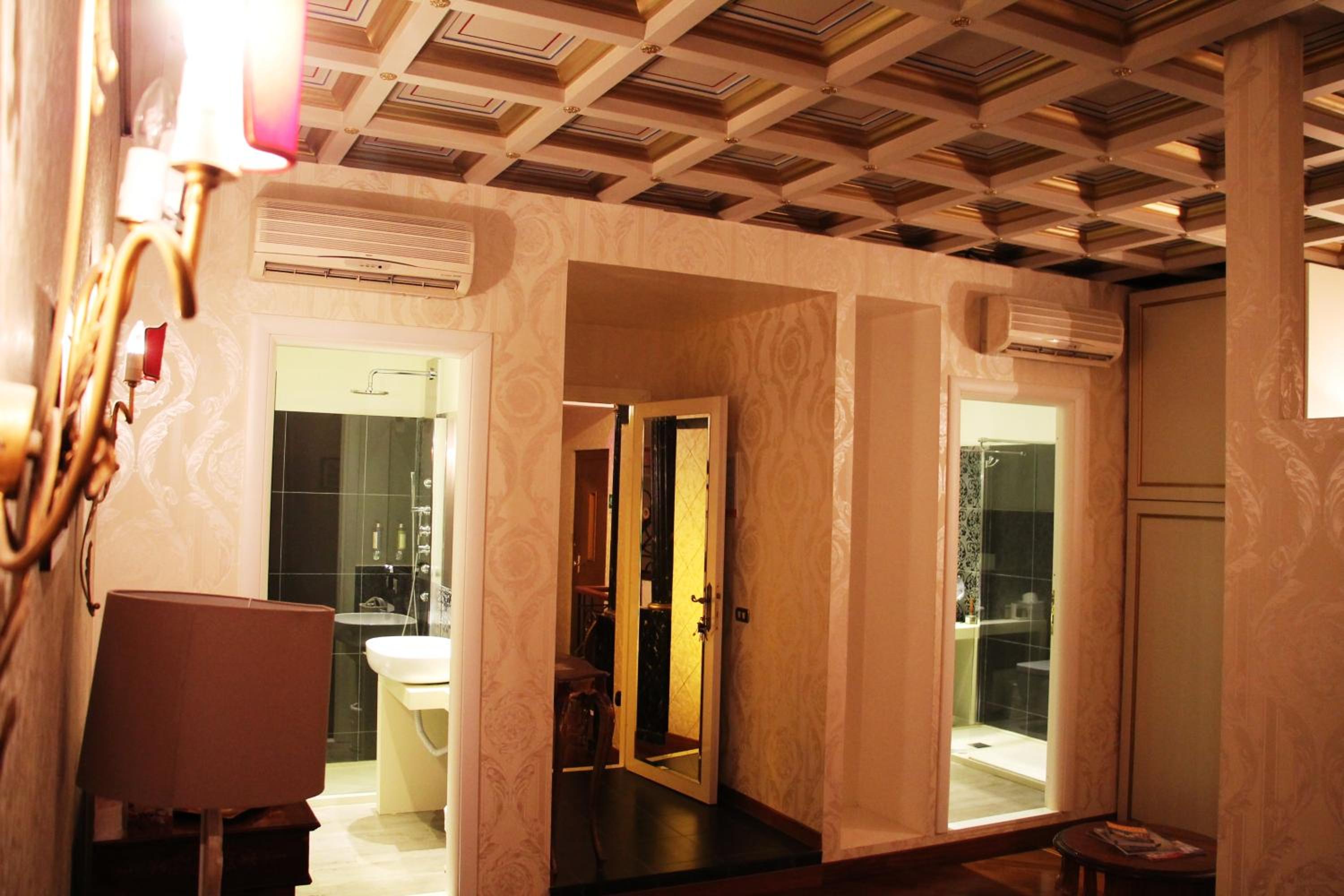 Di Rienzo Pantheon Palace