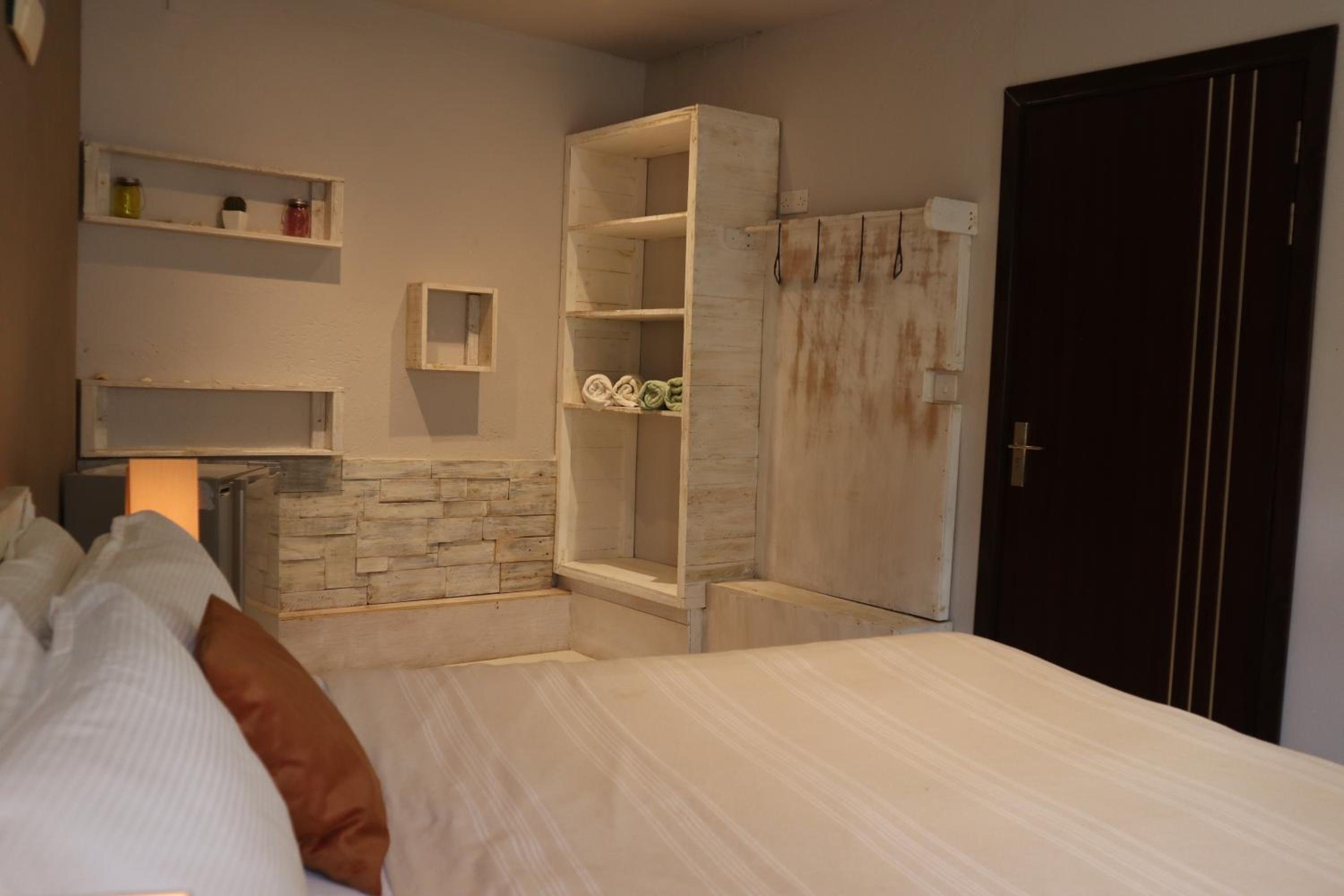 Le Gite du Bonheur Guest House & Car Rental