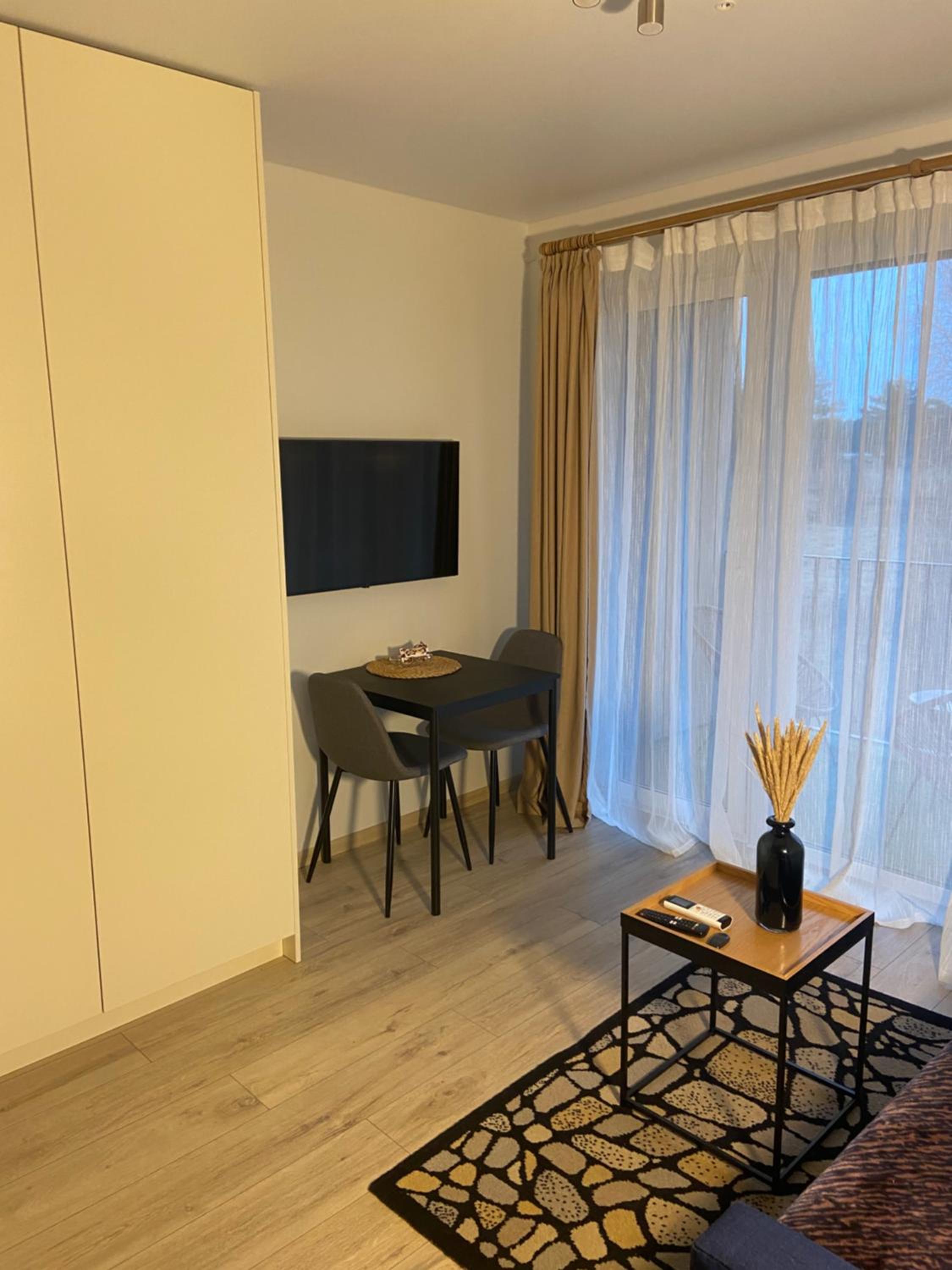 E&K apartamentai su šildomu baseinu kieme view 5