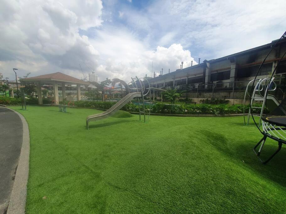 Brand new cozy condo w/ a perfect city lights view view 4