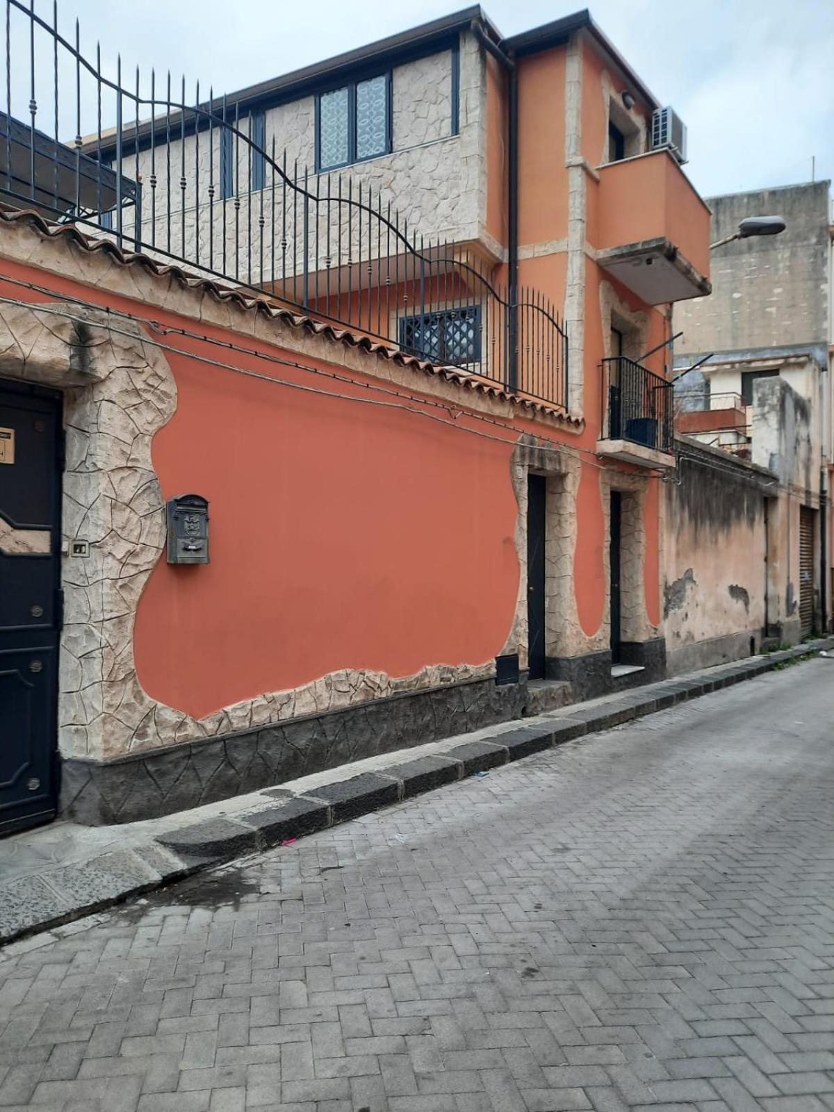 Casa sotto l'Etna