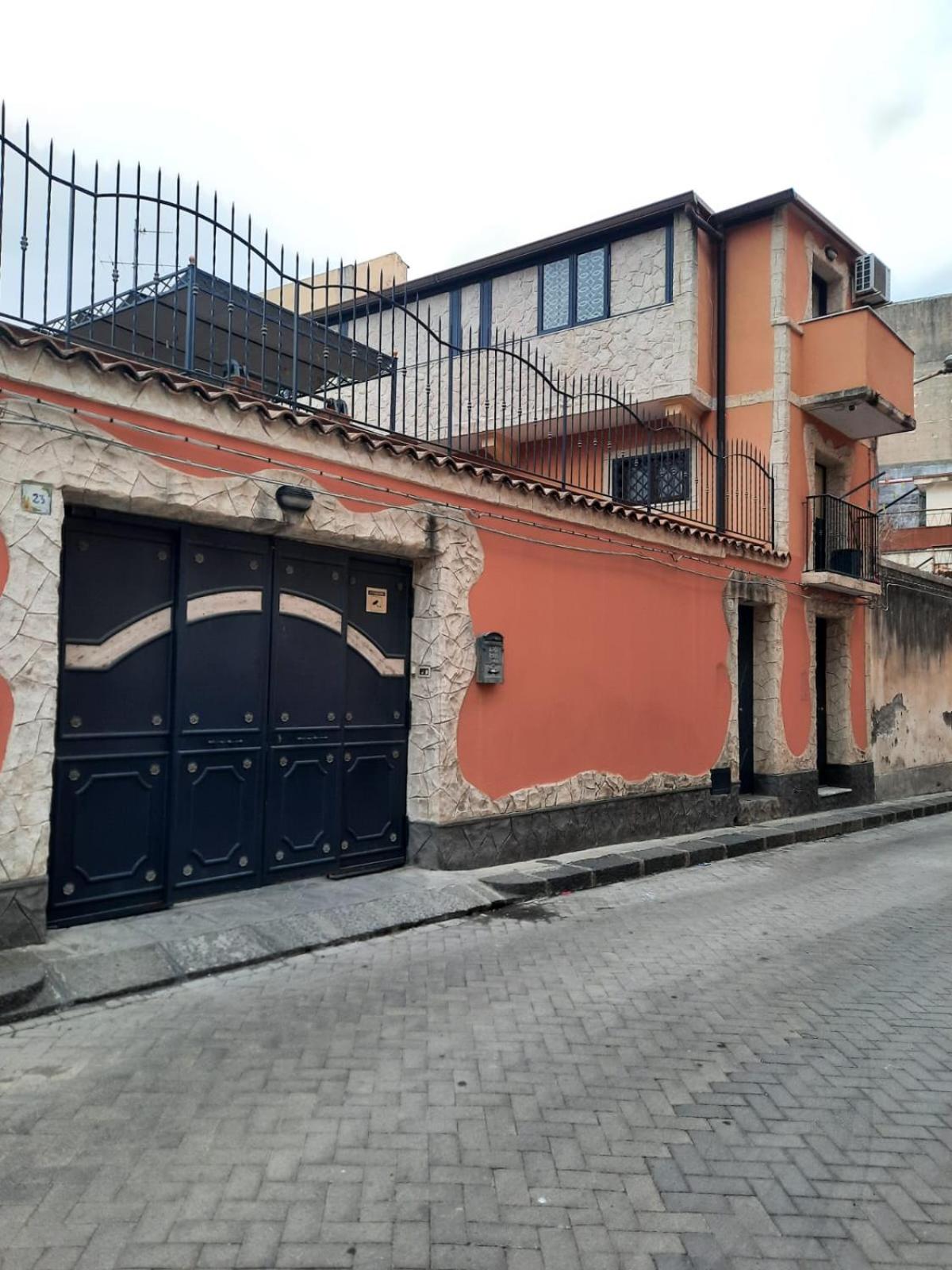 Casa sotto l'Etna