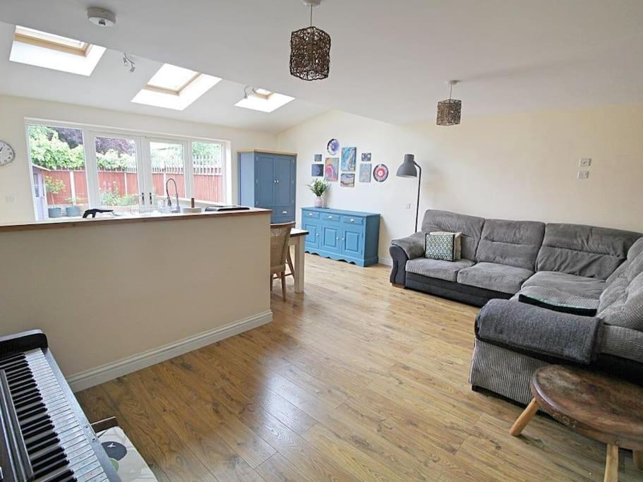 West End House • Sleeps 8 view 2