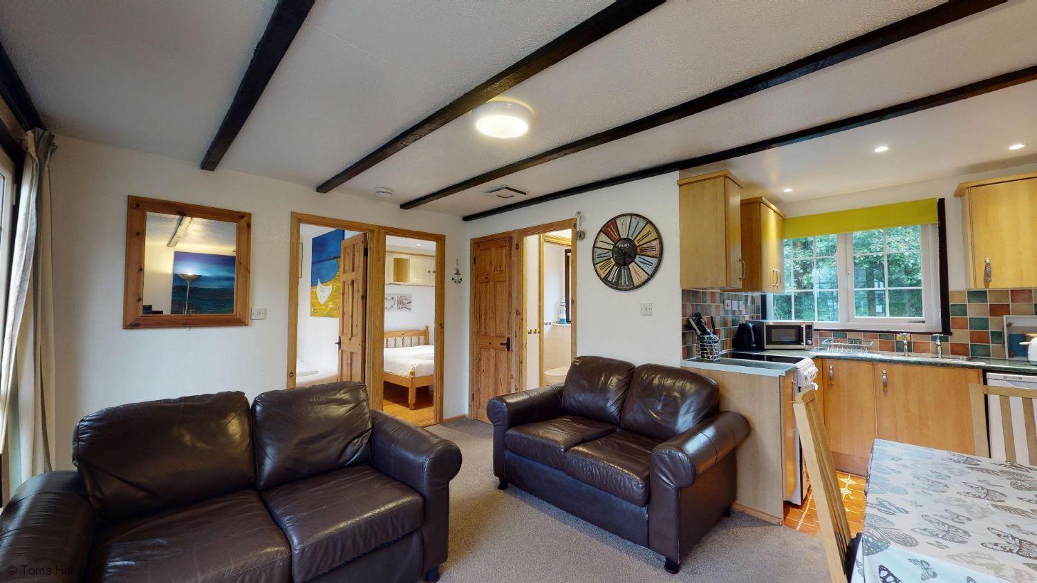 01 Tudor Court, Tolroy Manor view 2