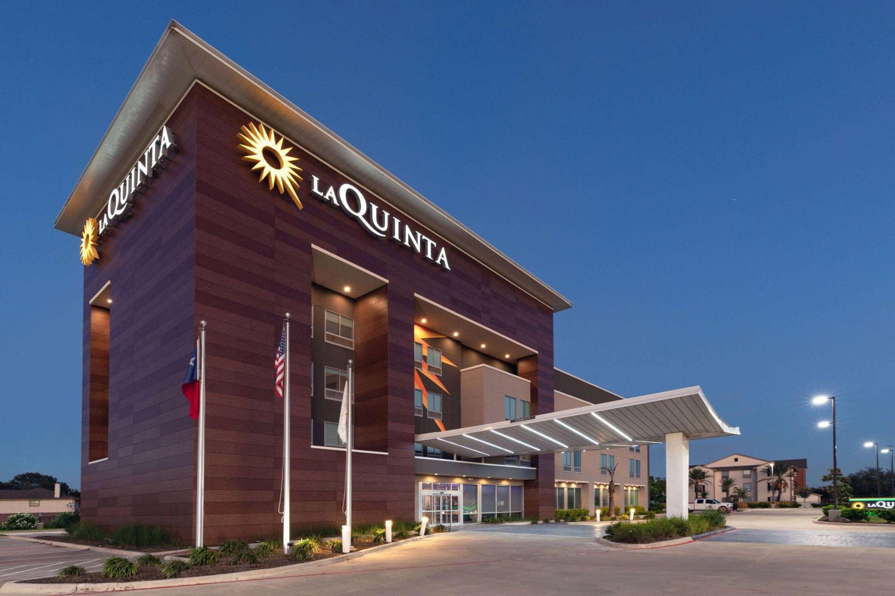 Hotel La Quinta Inn & Suites by Wyndham Texas City I 45 - Image 1